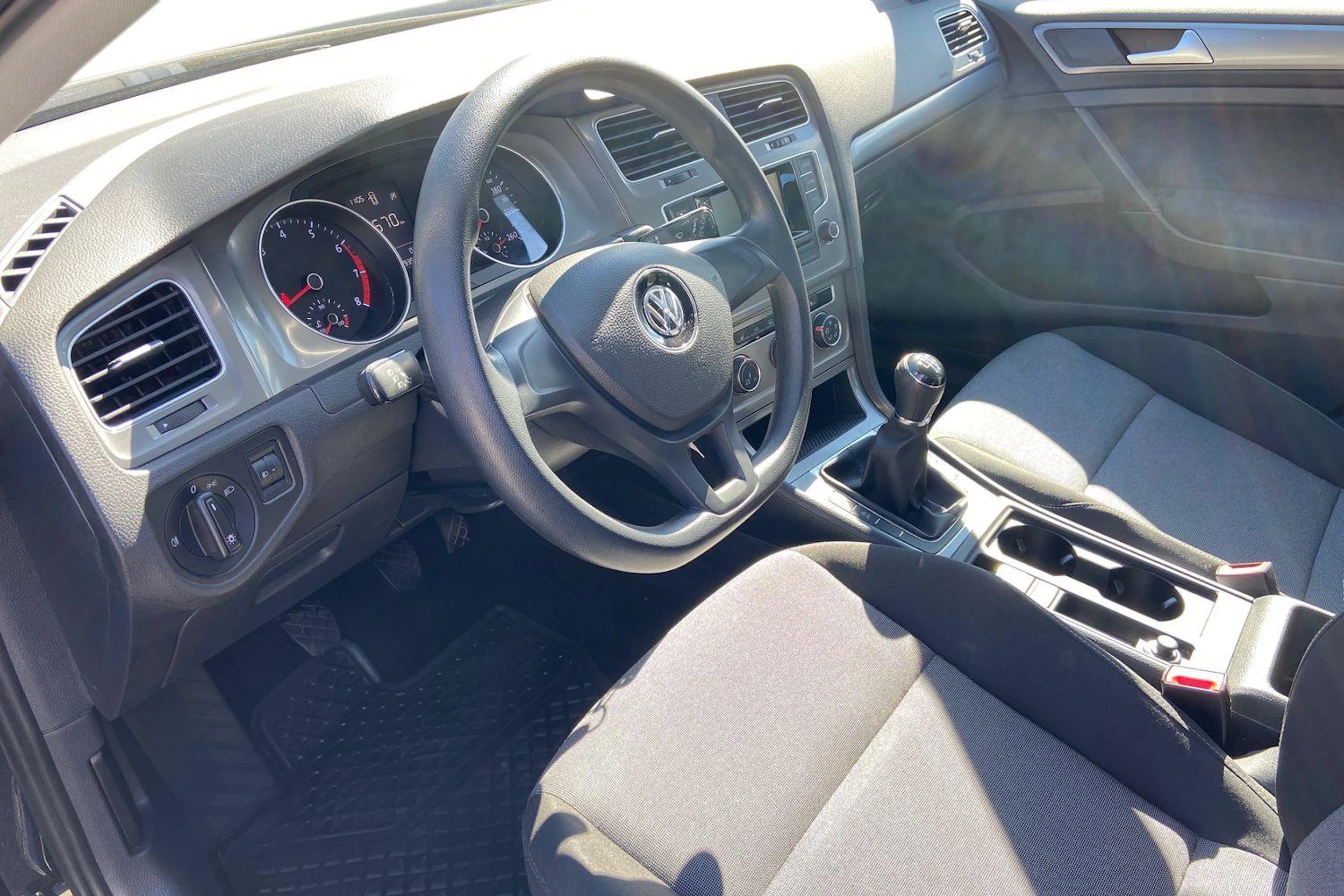 musta Volkswagen Golf 2015 kuva 8.