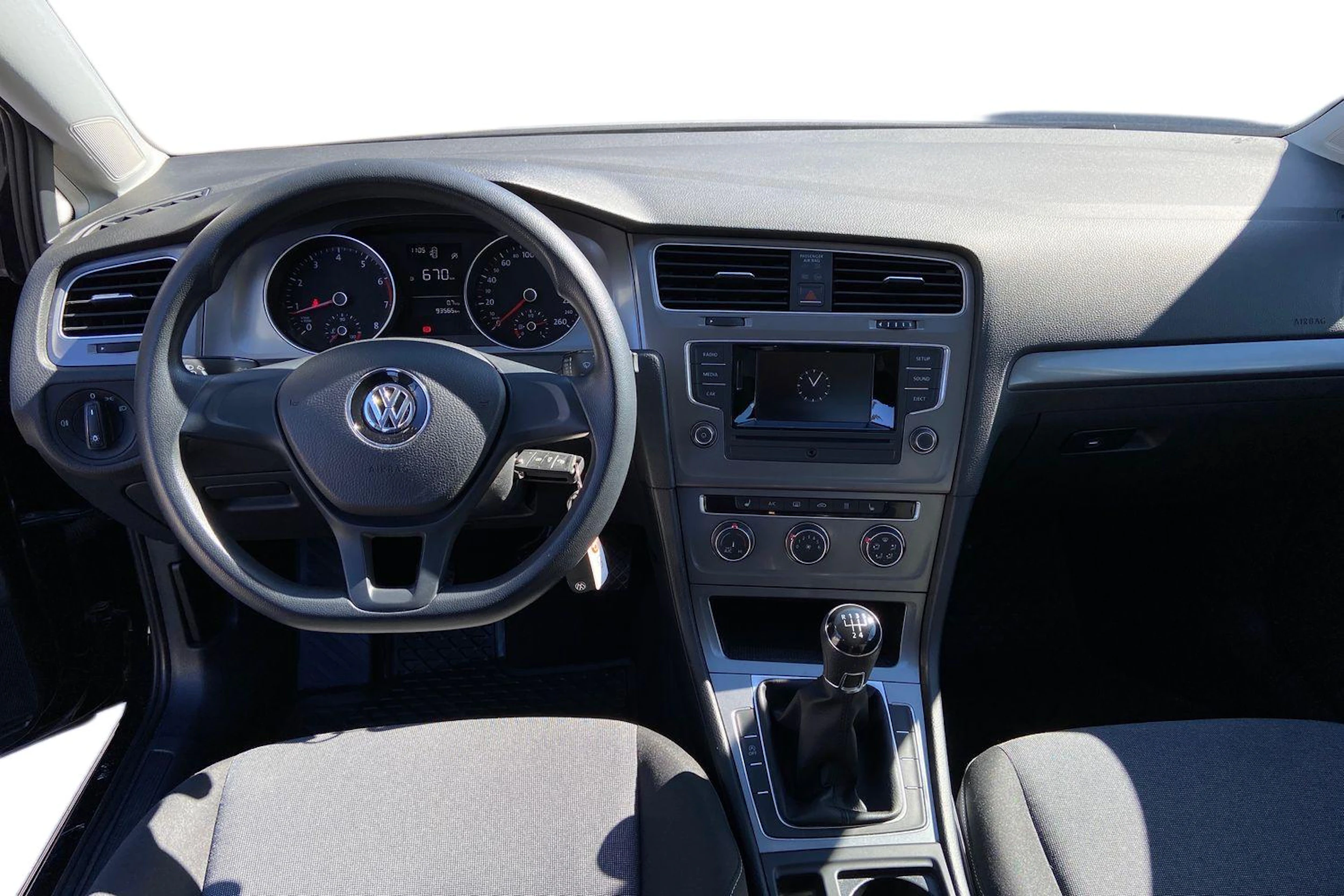 musta Volkswagen Golf 2015 kuva 9.