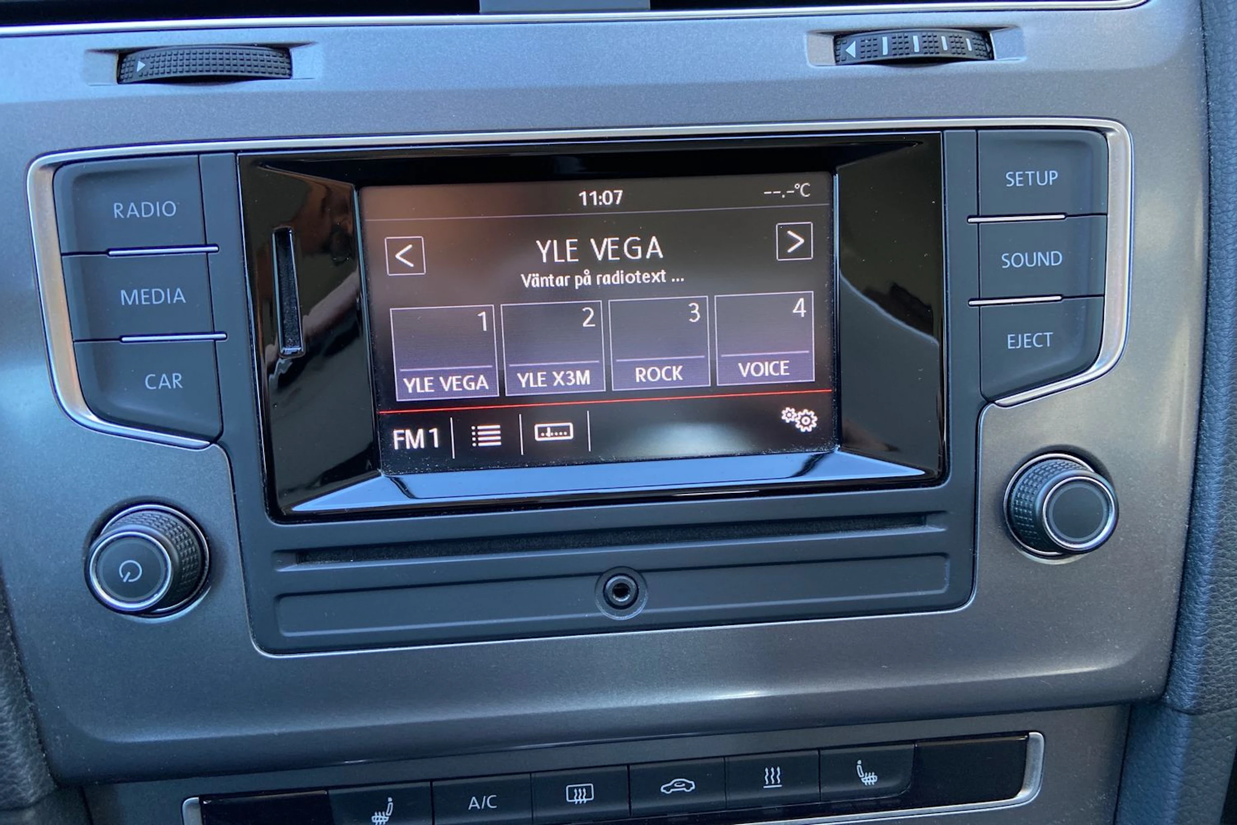 musta Volkswagen Golf 2015 kuva 17.