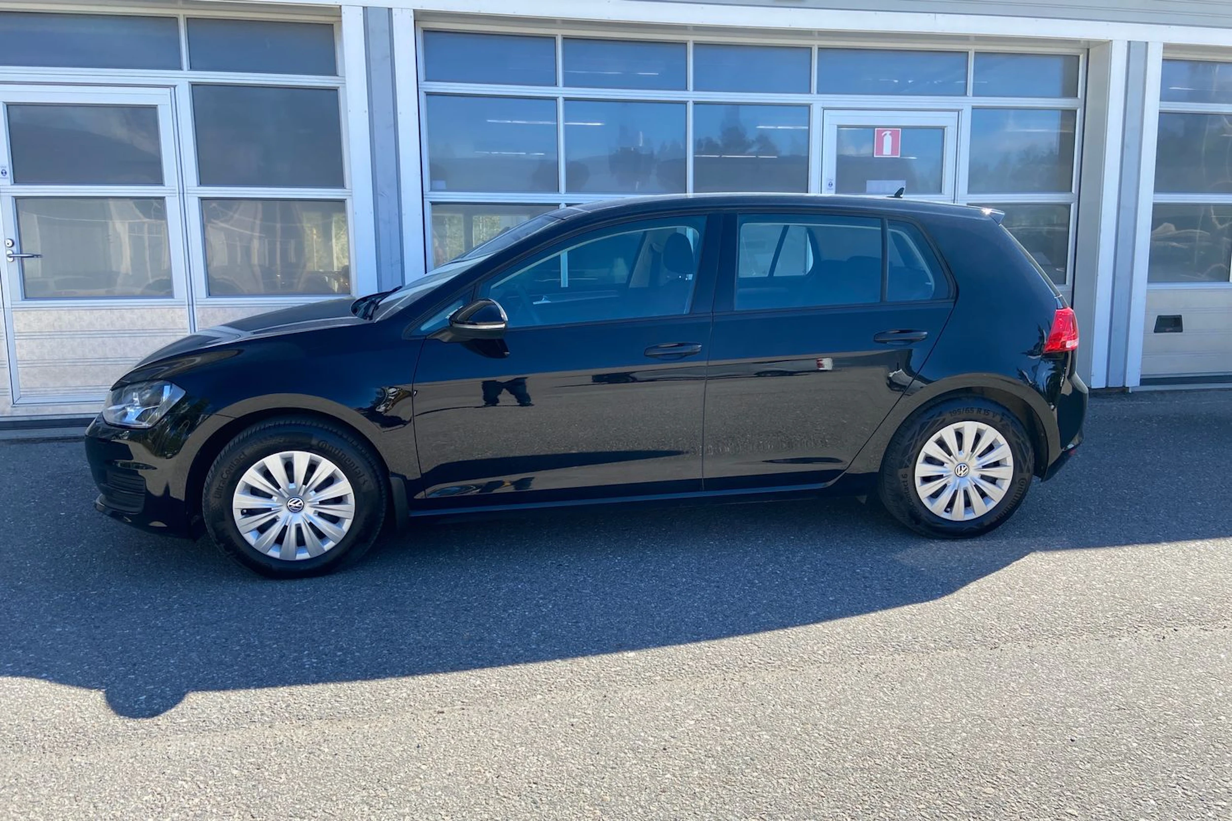 musta Volkswagen Golf 2015 kuva 19.