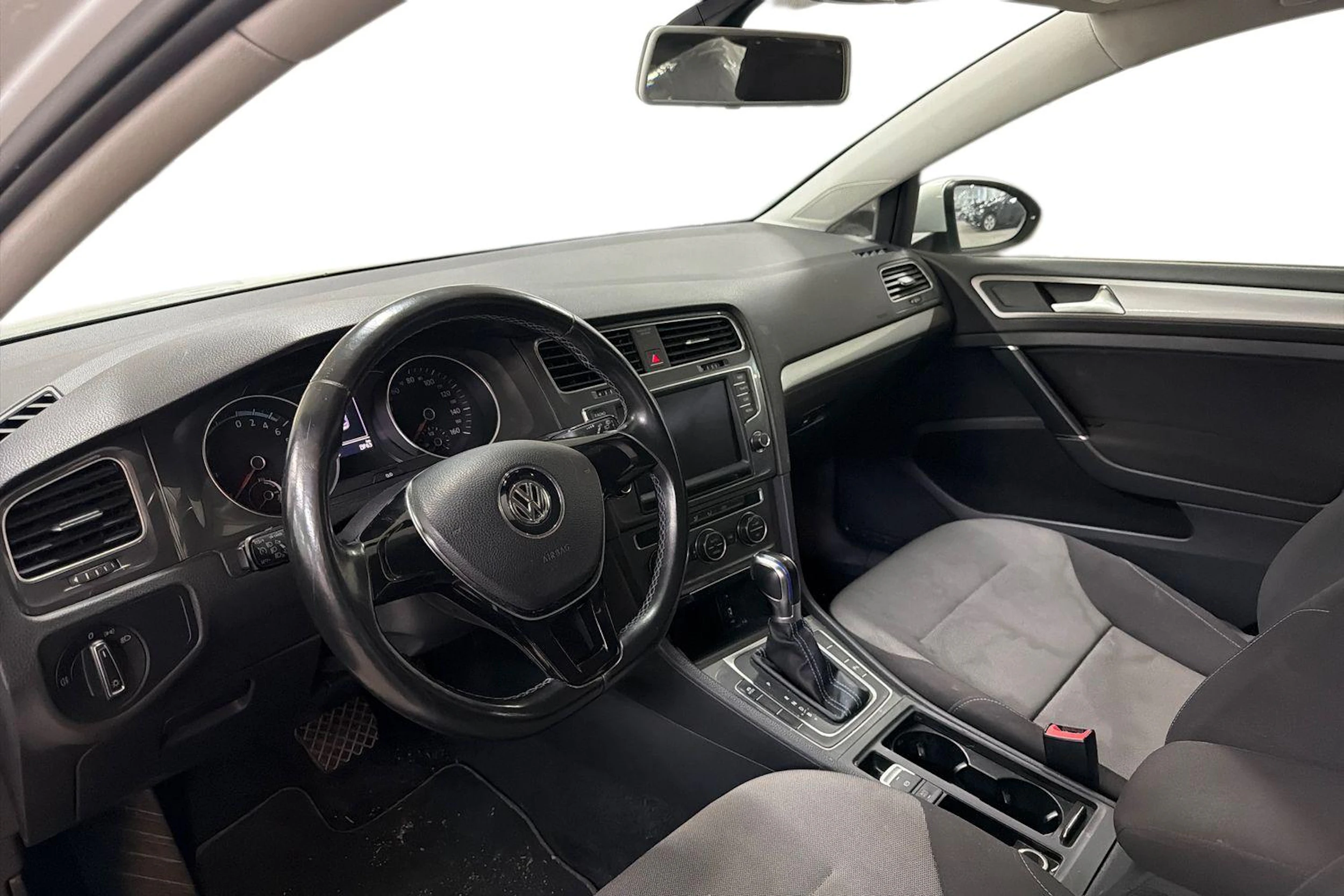 valkoinen Volkswagen Golf 2015 kuva 3.