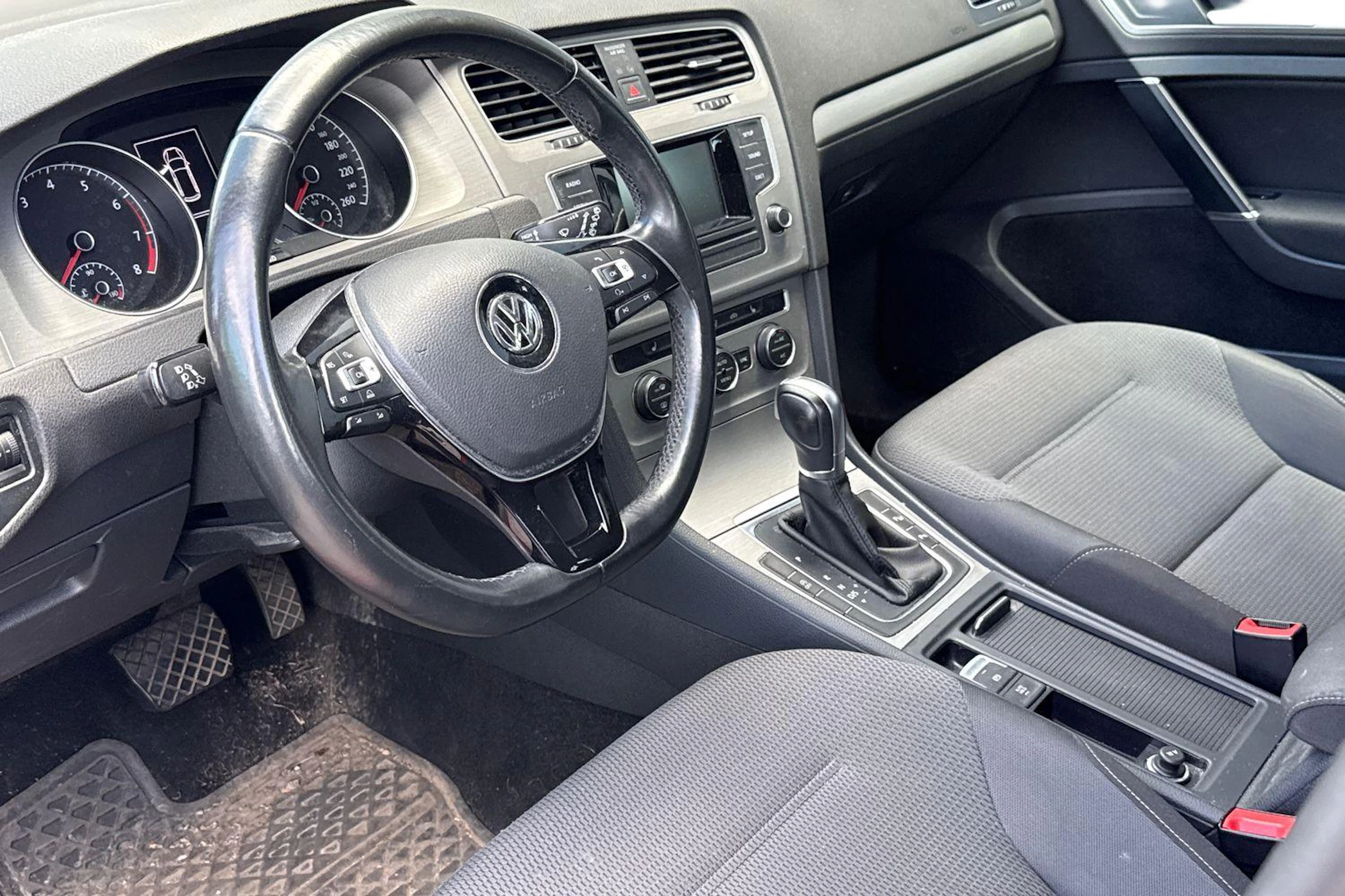 punainen Volkswagen Golf 2015 kuva 3.