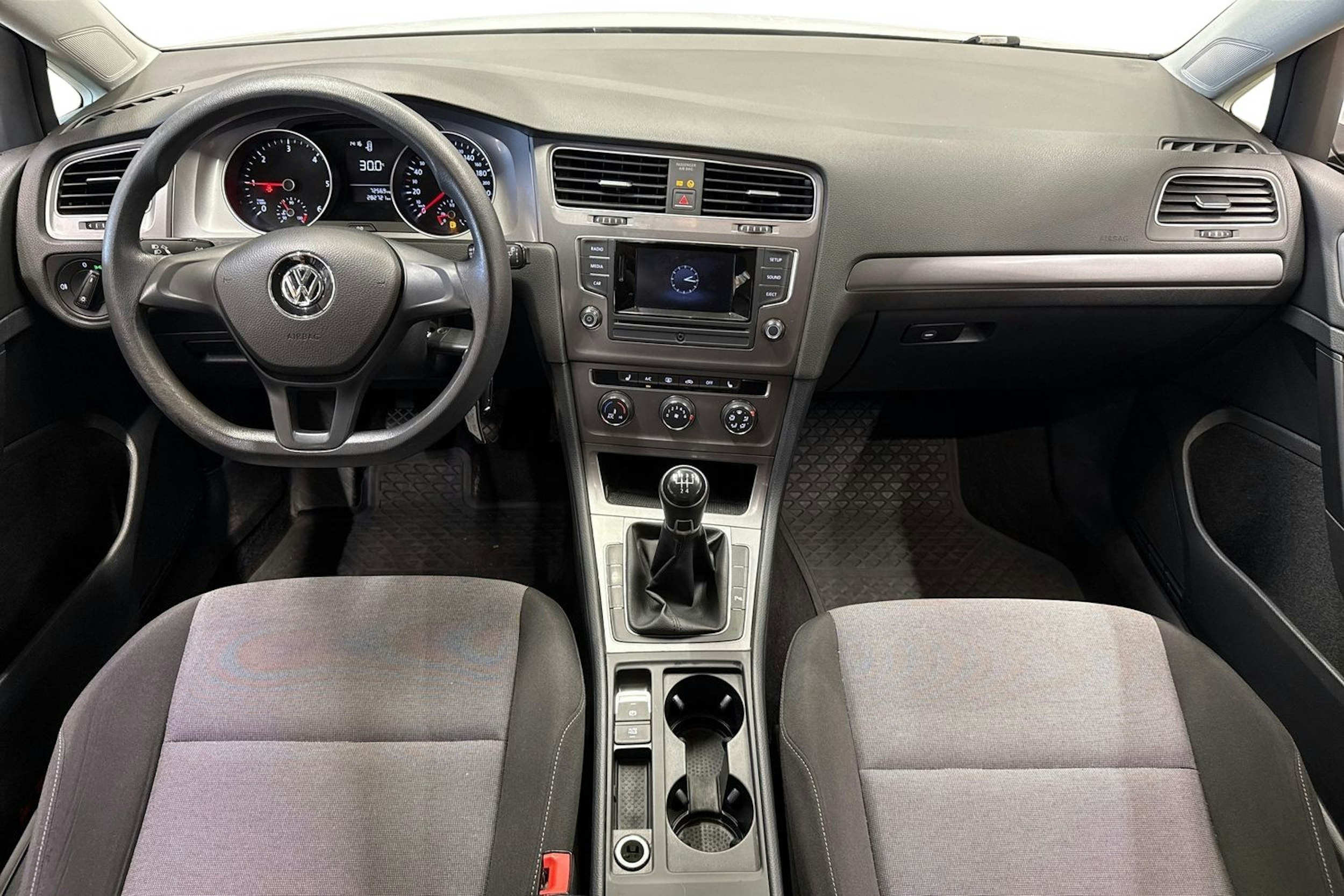 valkoinen Volkswagen Golf 2015 kuva 9.