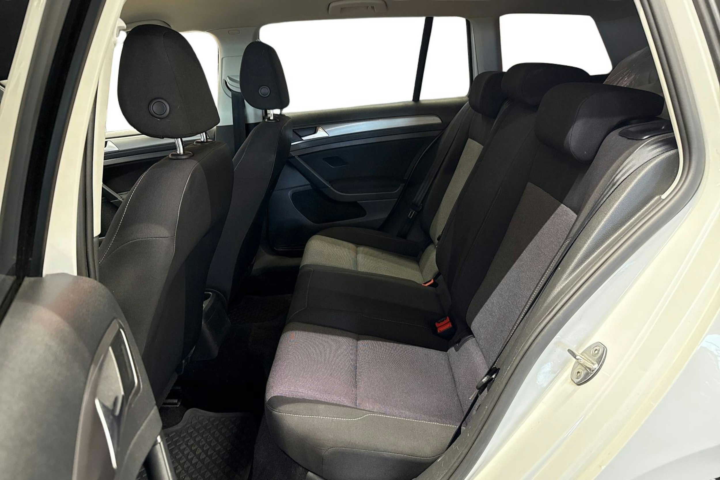 valkoinen Volkswagen Golf 2015 kuva 10.