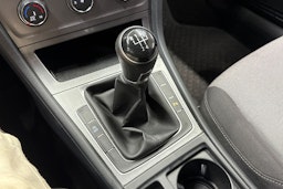 valkoinen Volkswagen Golf 2015 kuva 22.