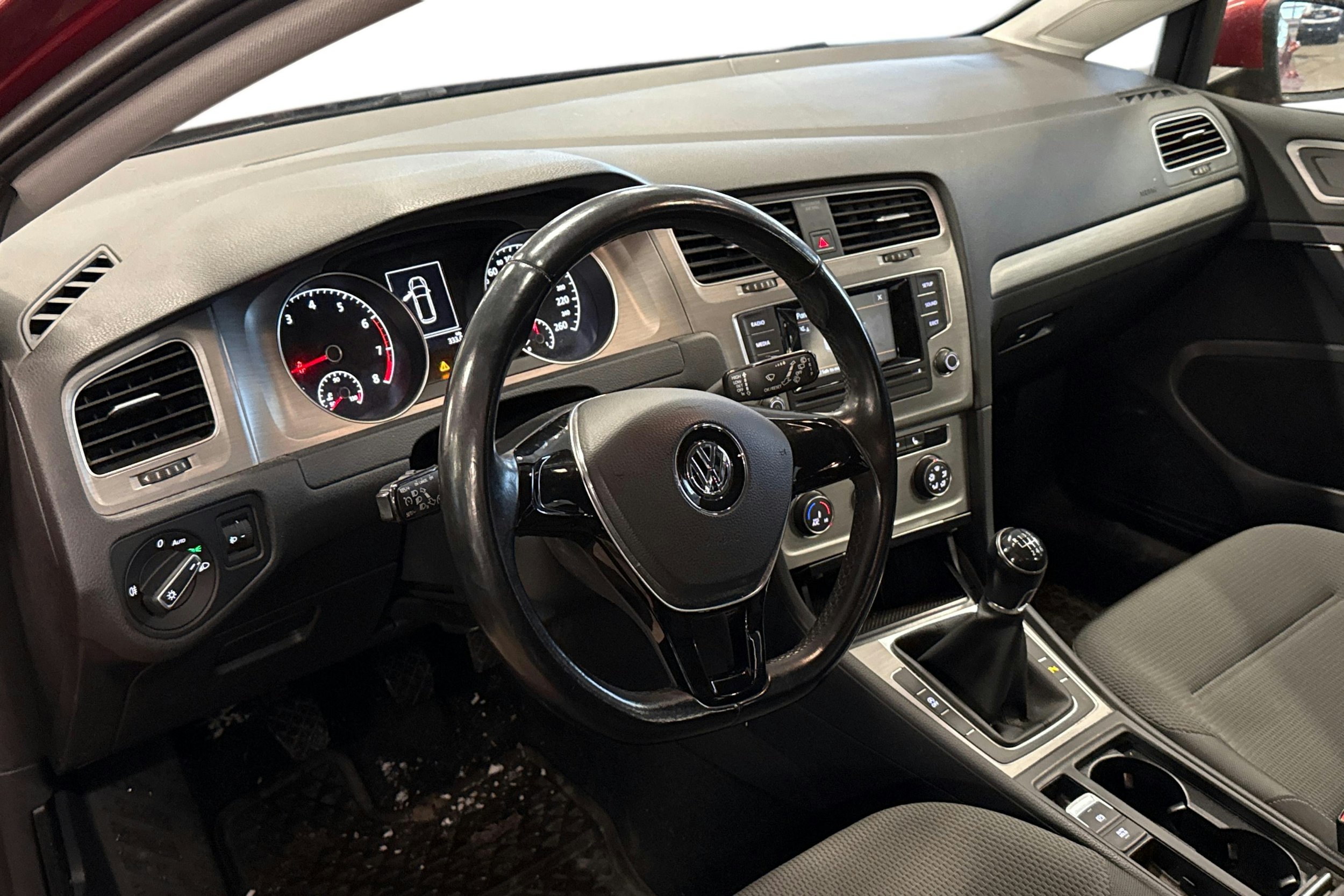 punainen Volkswagen Golf 2015 kuva 3.