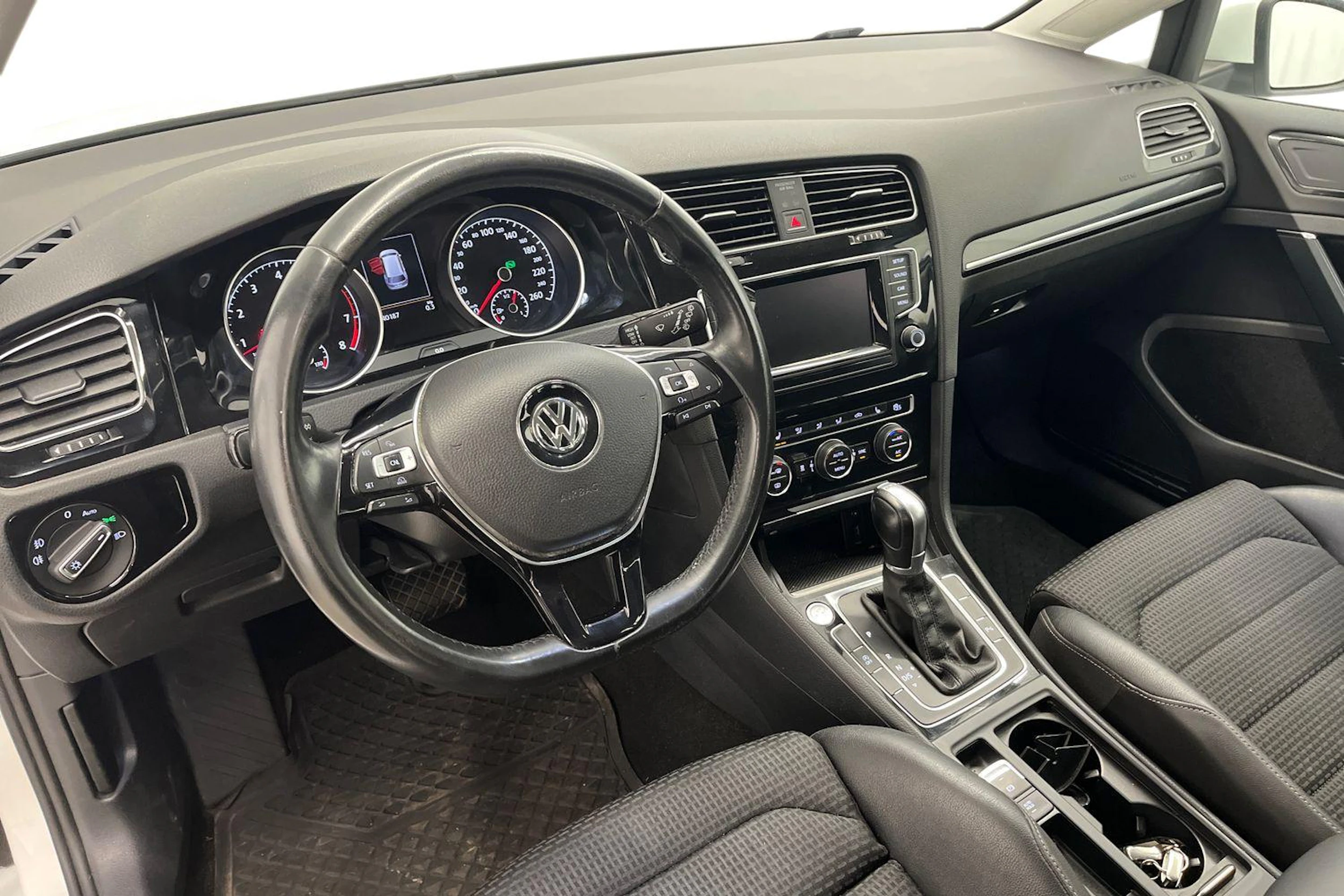 Valkoinen Volkswagen GOLF 2015 kuva 6.