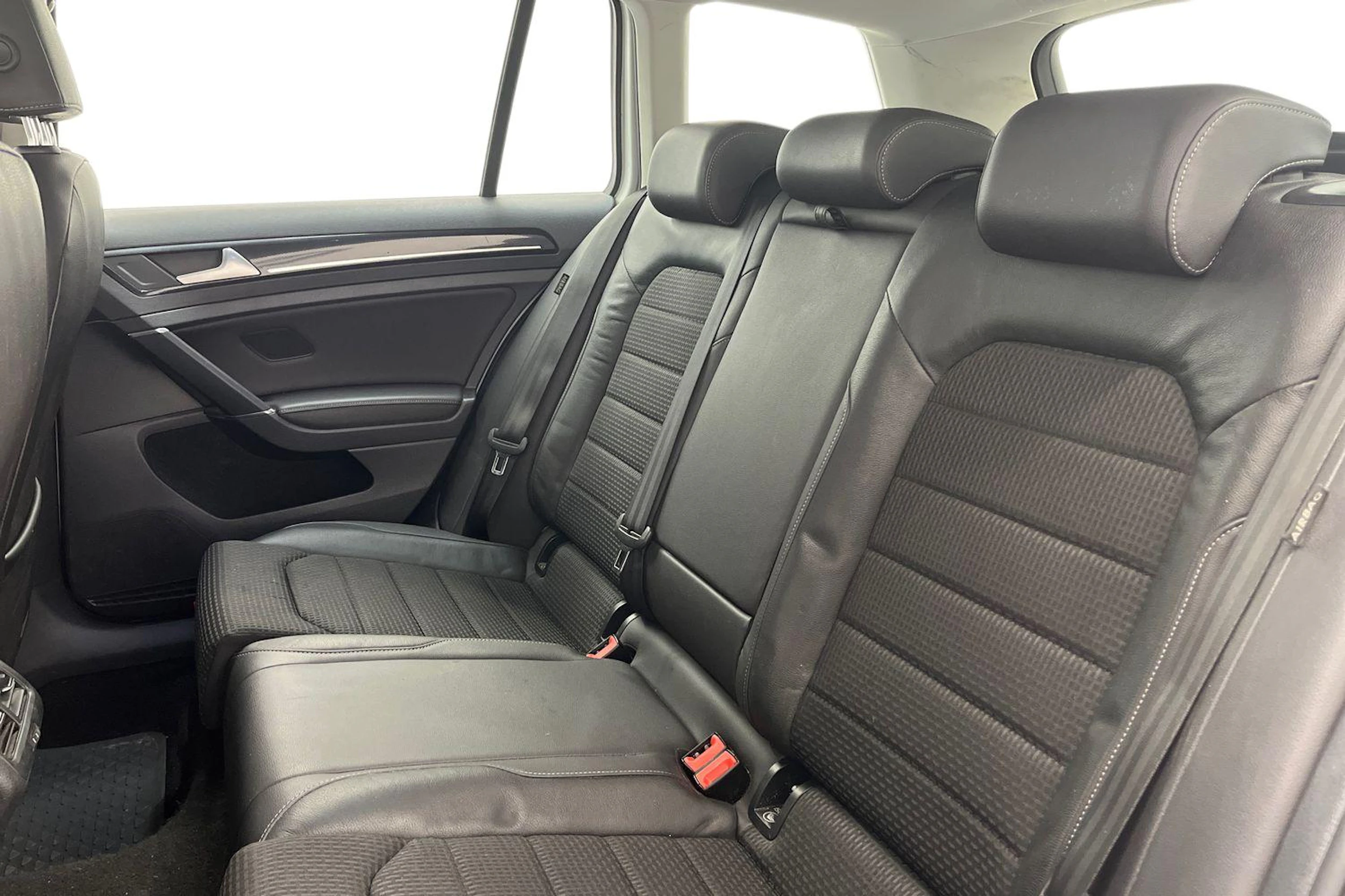 Valkoinen Volkswagen GOLF 2015 kuva 8.