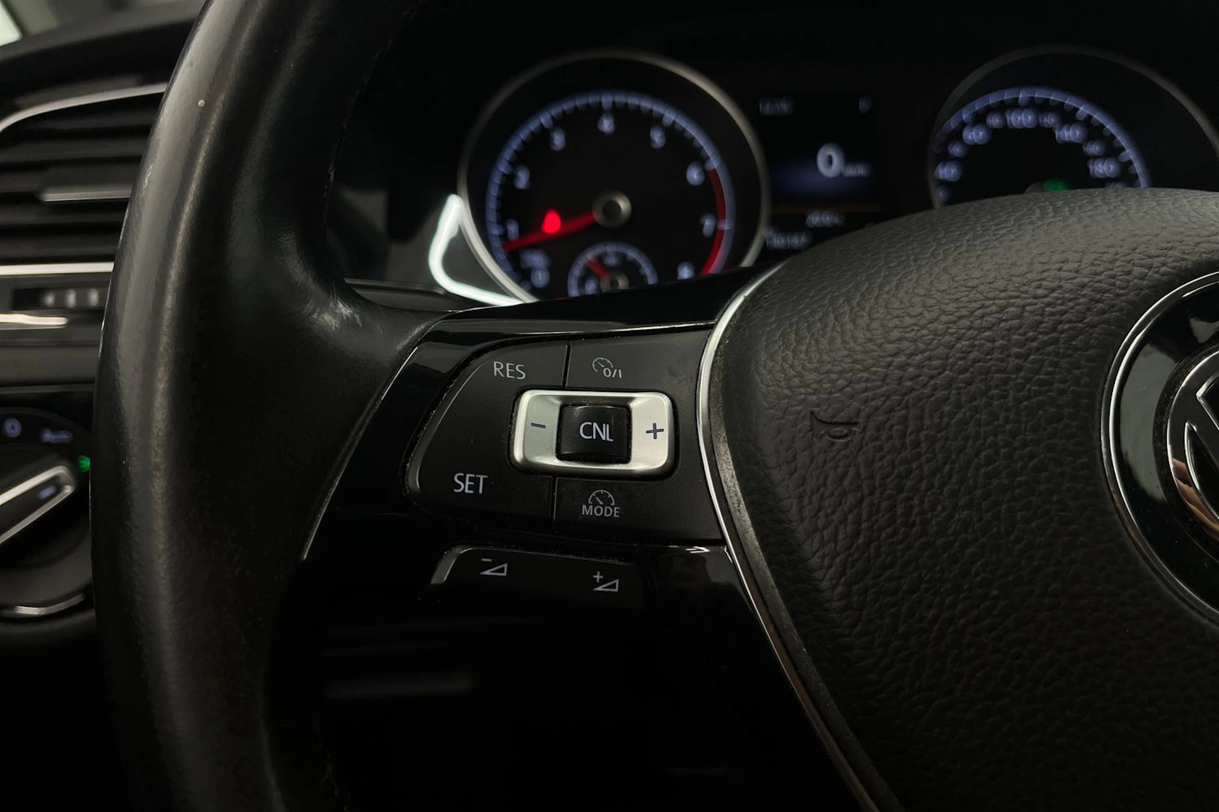 Valkoinen Volkswagen GOLF 2015 kuva 14.