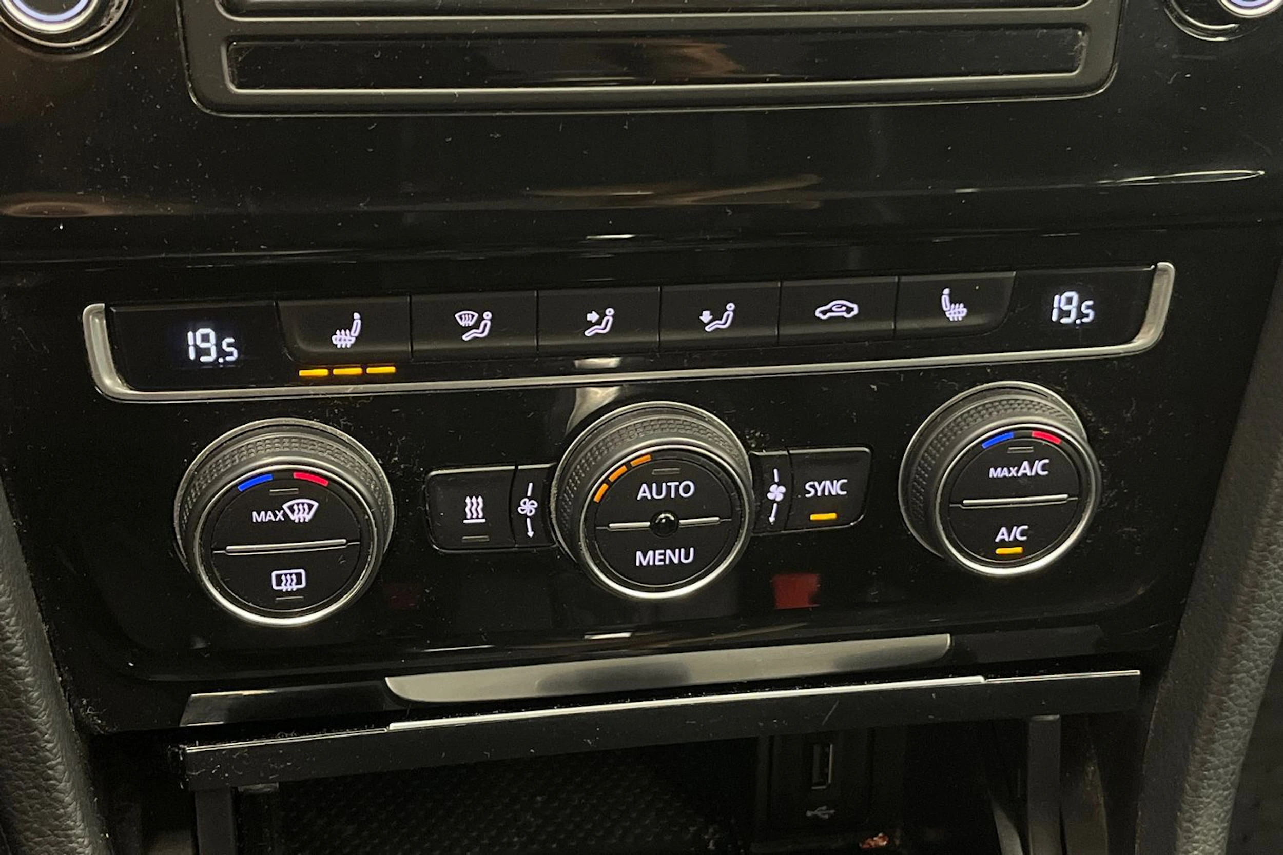 Valkoinen Volkswagen GOLF 2015 kuva 20.