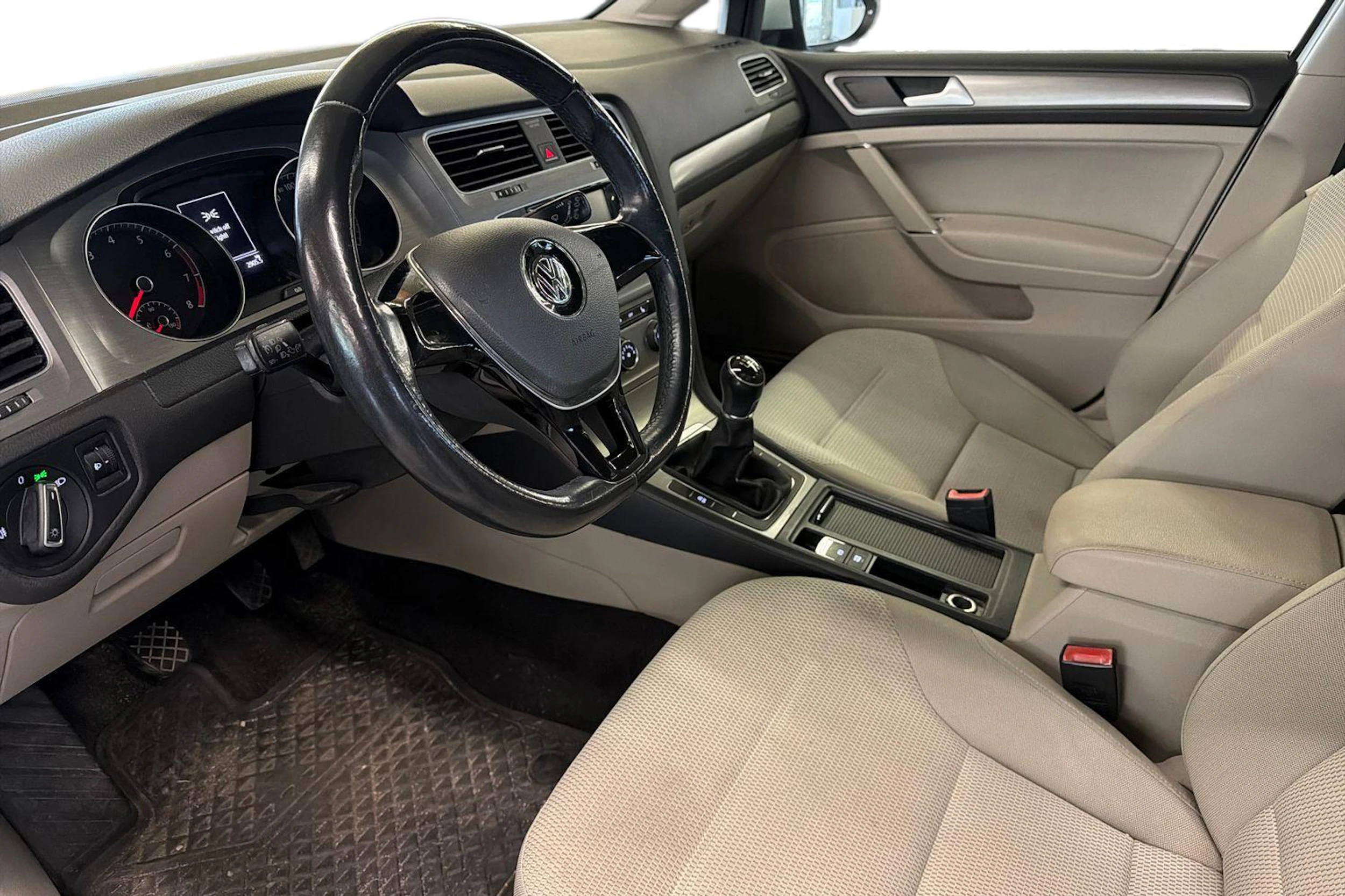 valkoinen Volkswagen Golf 2015 kuva 3.