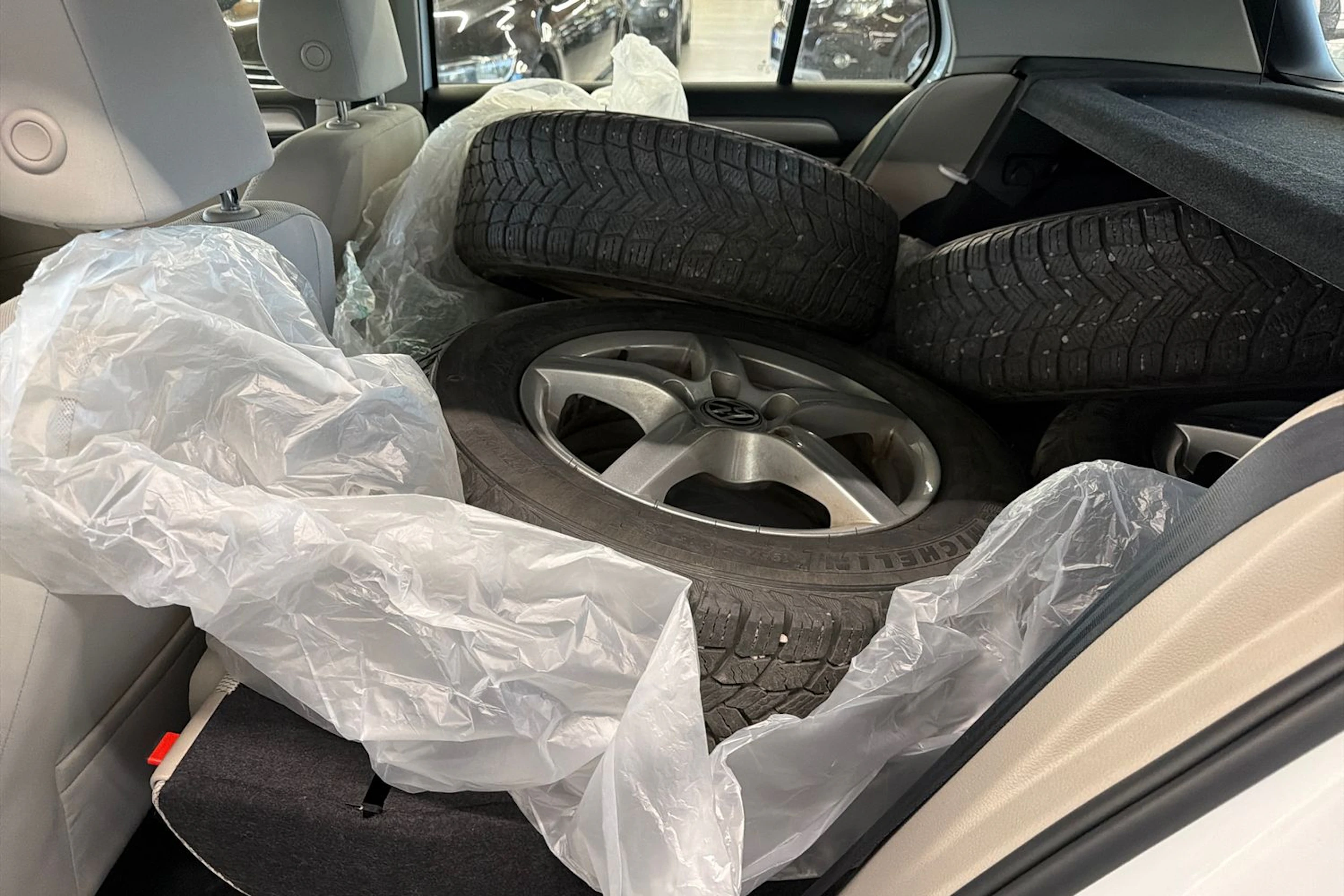 valkoinen Volkswagen Golf 2015 kuva 4.