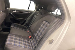 valkoinen Volkswagen Golf 2015 kuva 10.