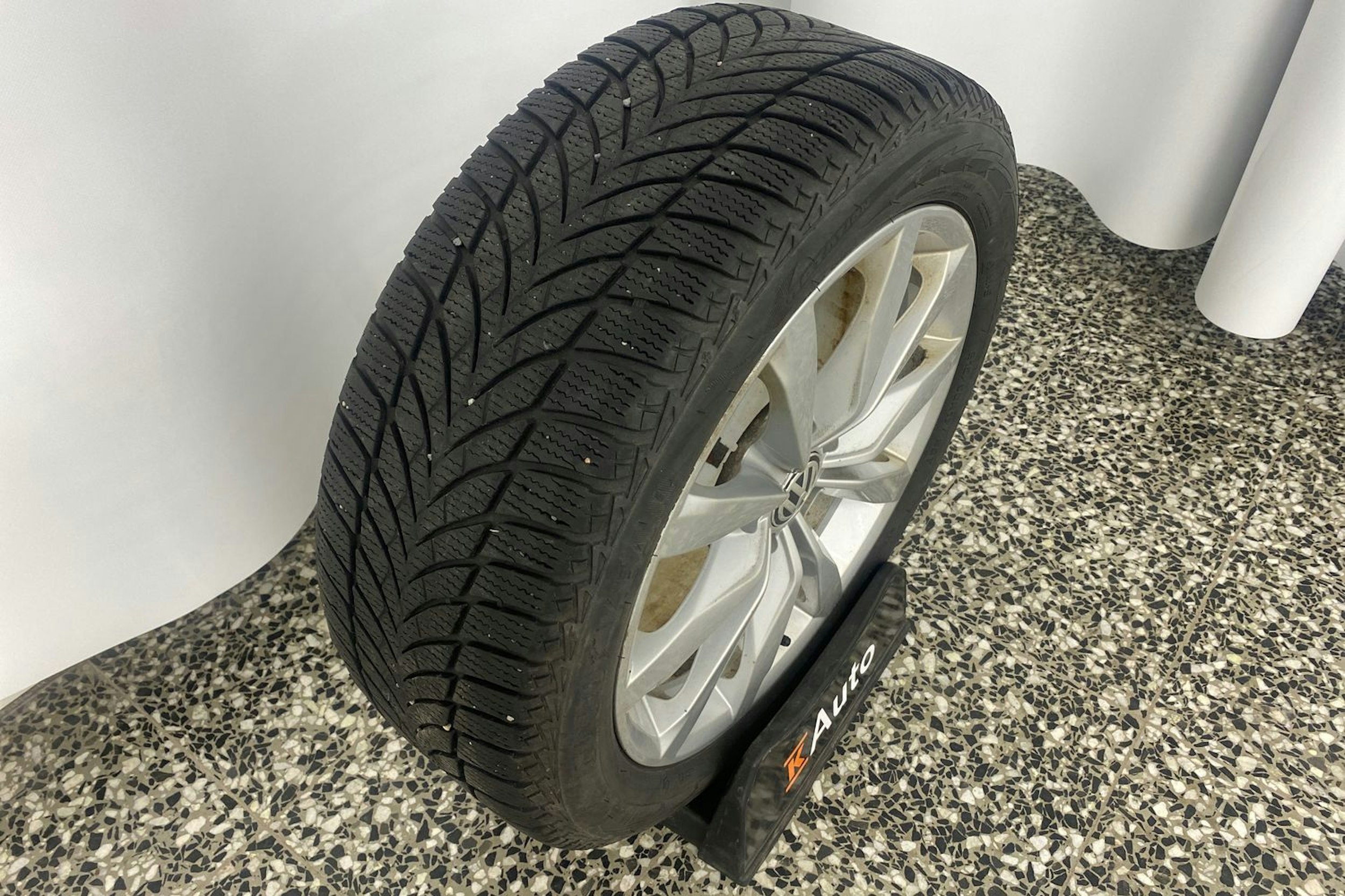 valkoinen Volkswagen Golf 2015 kuva 14.