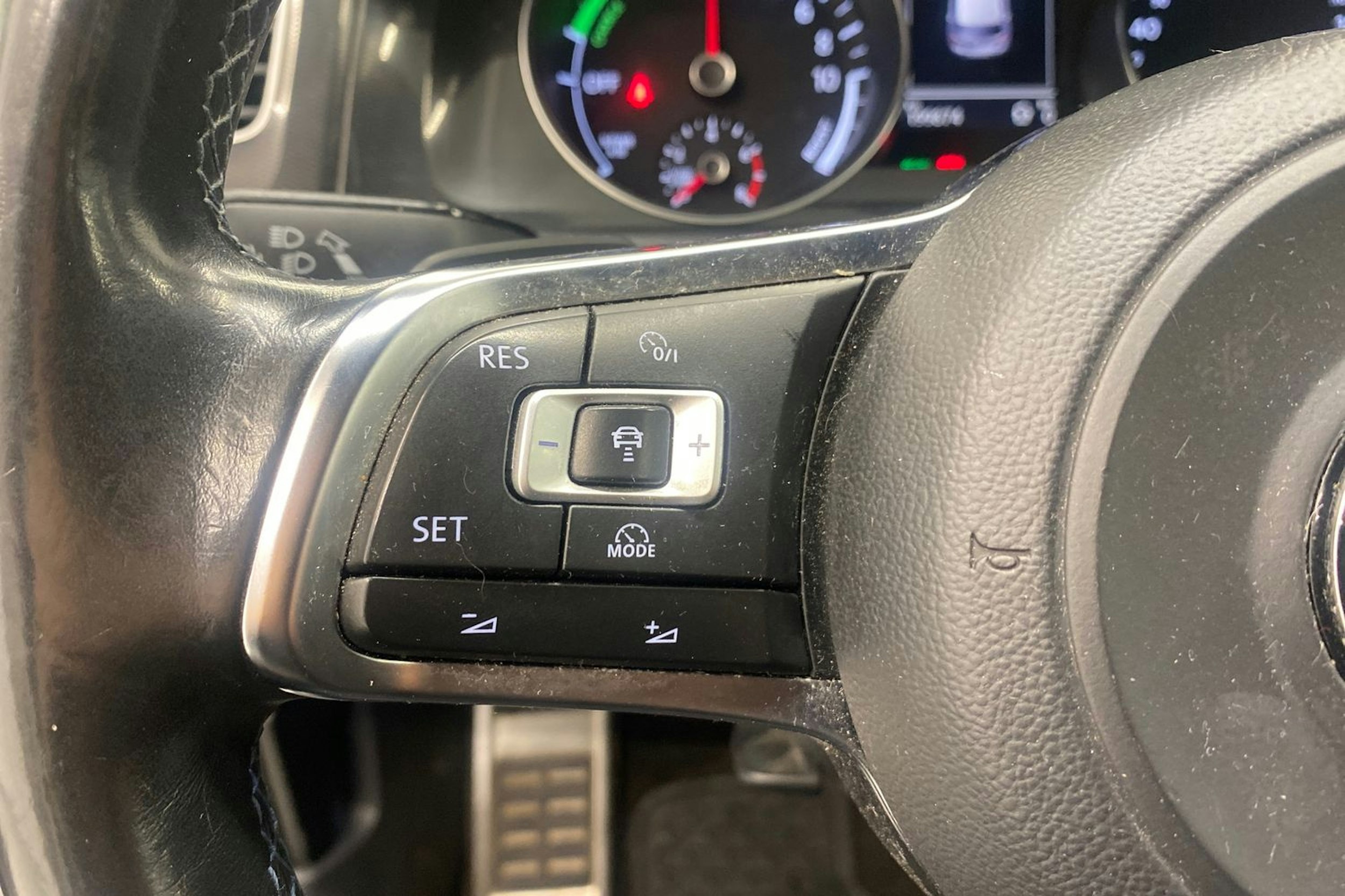 valkoinen Volkswagen Golf 2015 kuva 16.