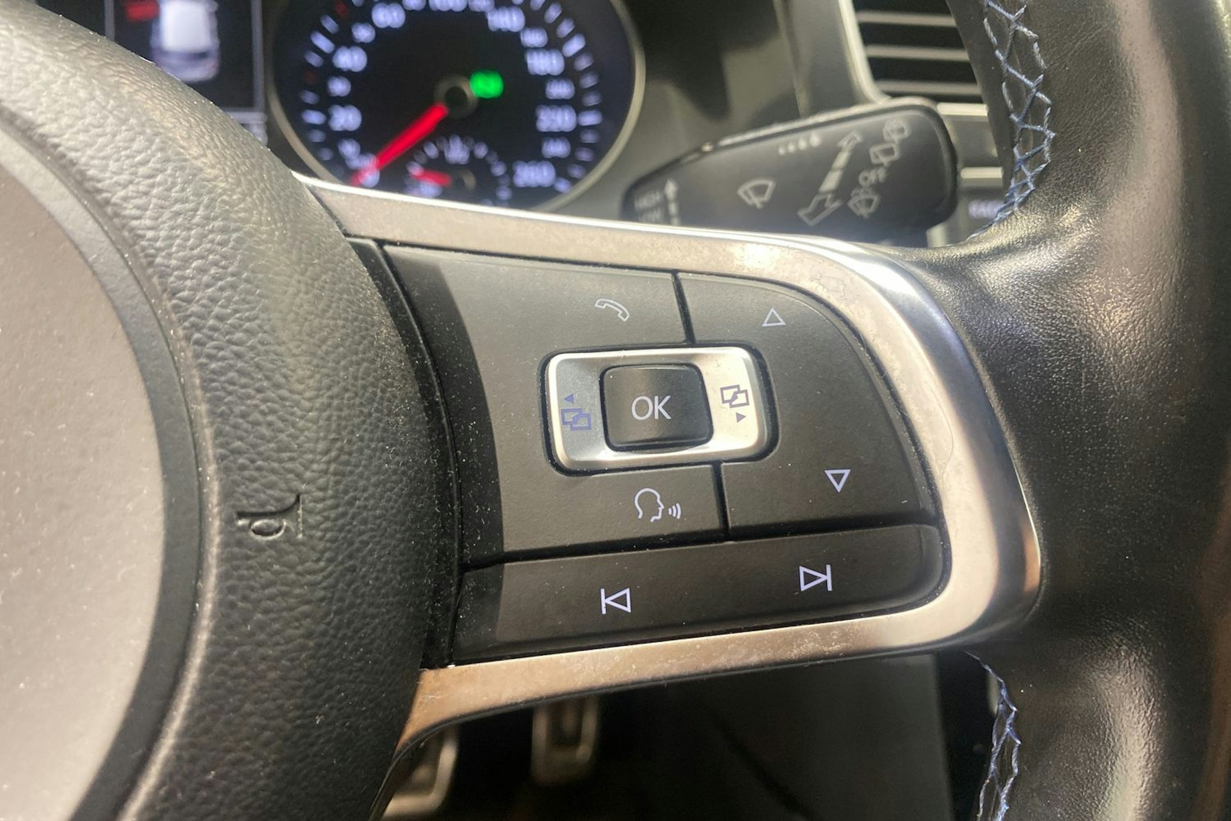 valkoinen Volkswagen Golf 2015 kuva 17.