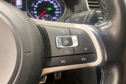 valkoinen Volkswagen Golf 2015 kuva 17.