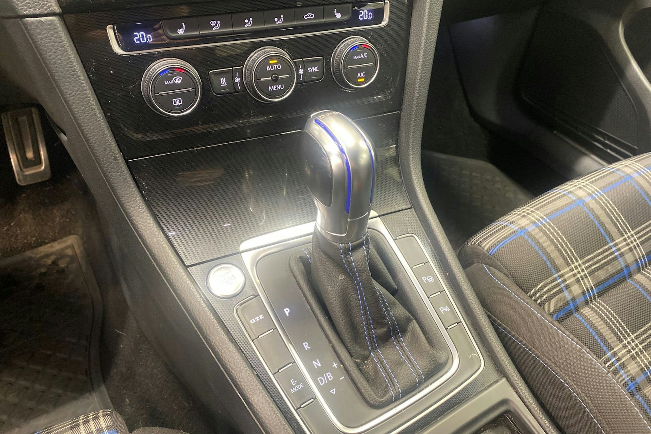 valkoinen Volkswagen Golf 2015 kuva 21.