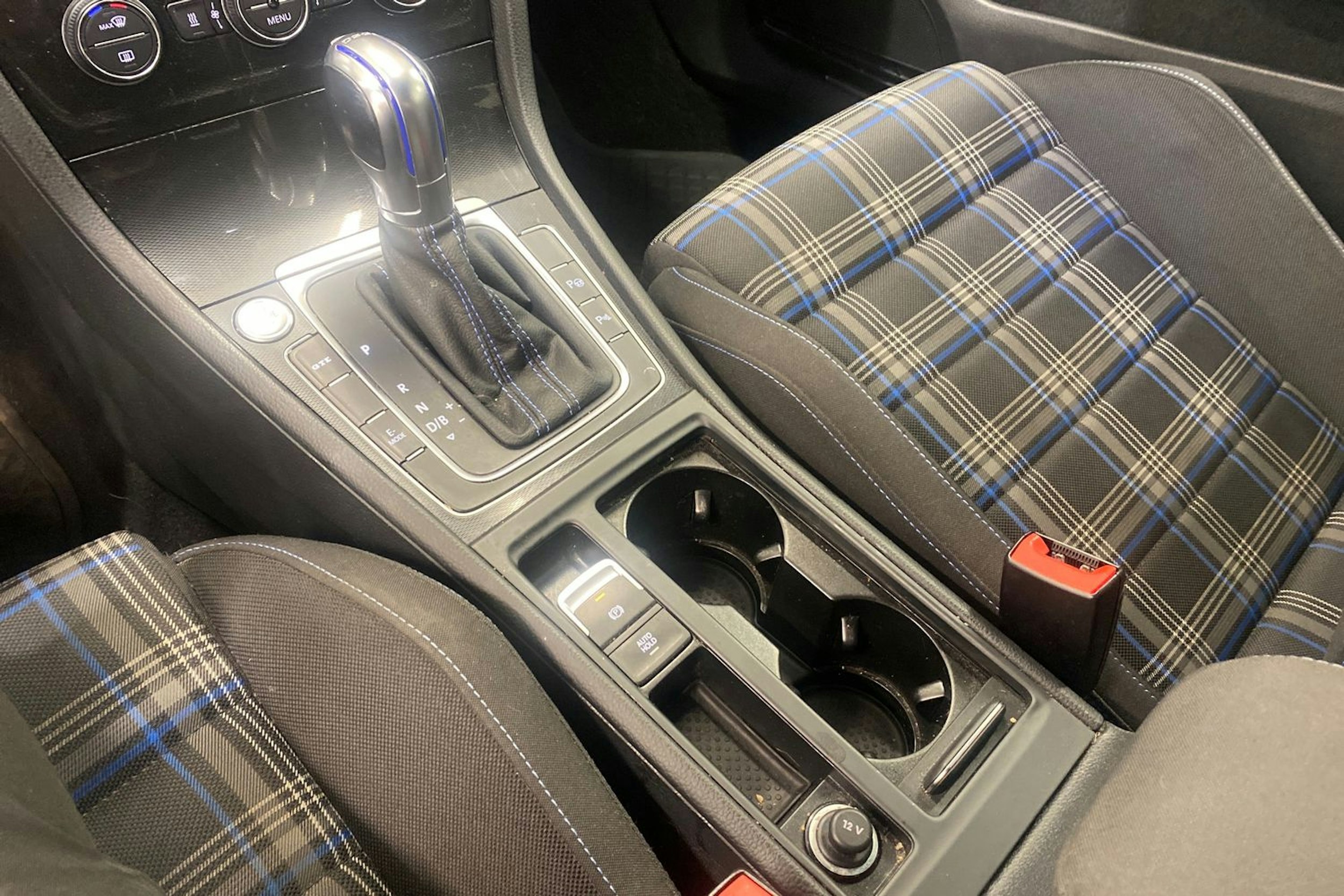 valkoinen Volkswagen Golf 2015 kuva 22.