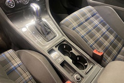 valkoinen Volkswagen Golf 2015 kuva 22.