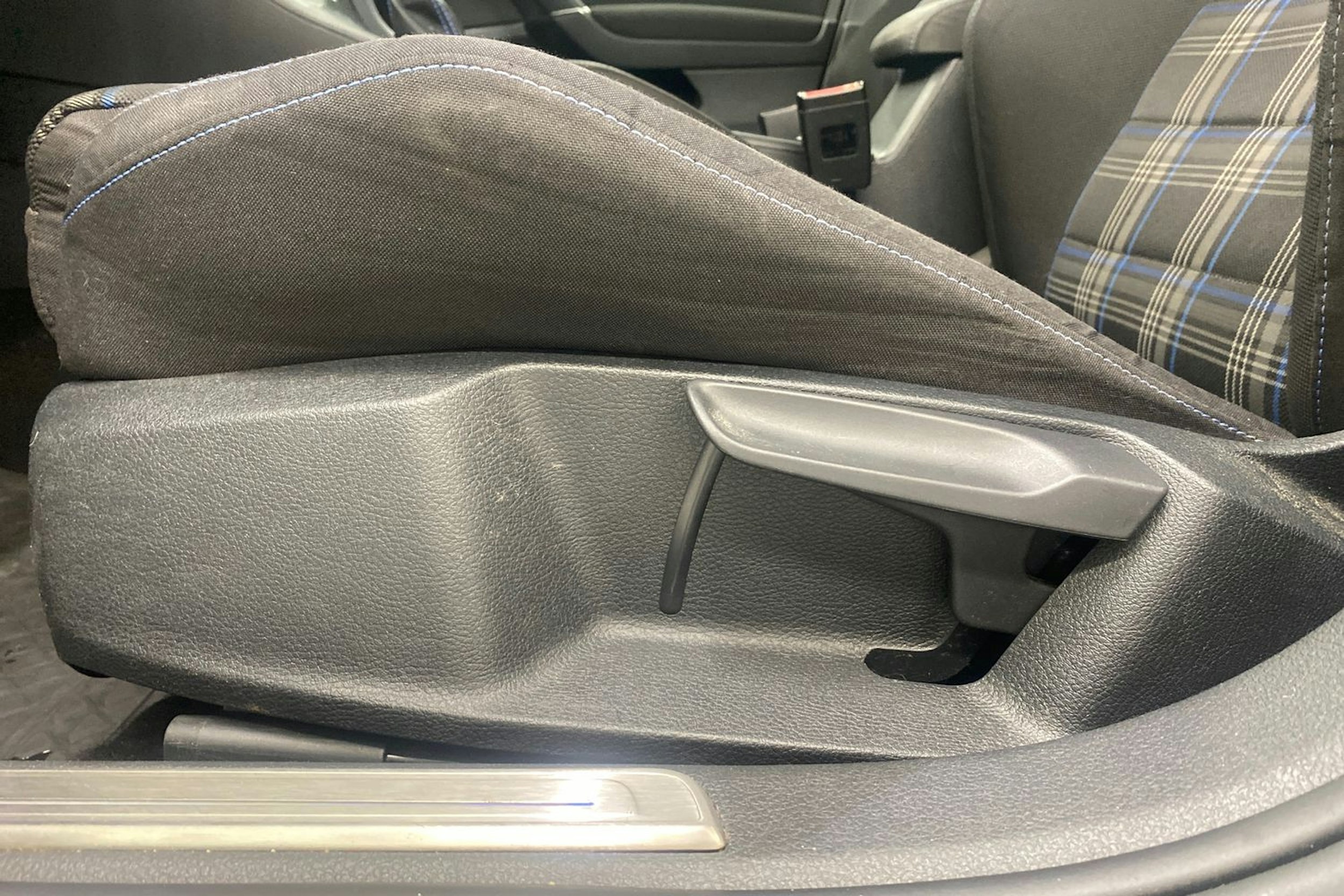 valkoinen Volkswagen Golf 2015 kuva 23.