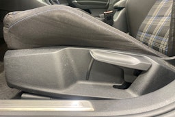 valkoinen Volkswagen Golf 2015 kuva 23.