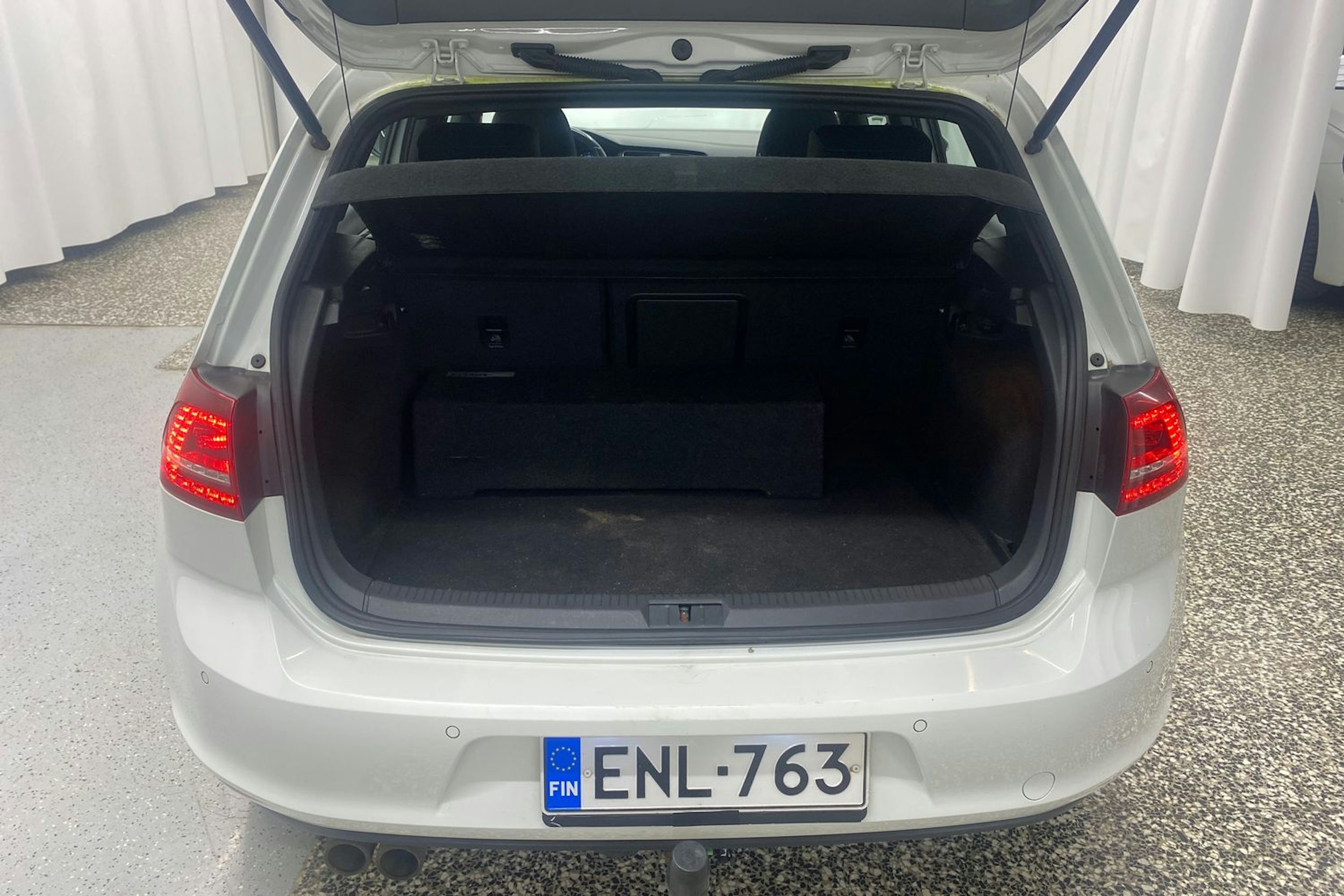 valkoinen Volkswagen Golf 2015 kuva 26.