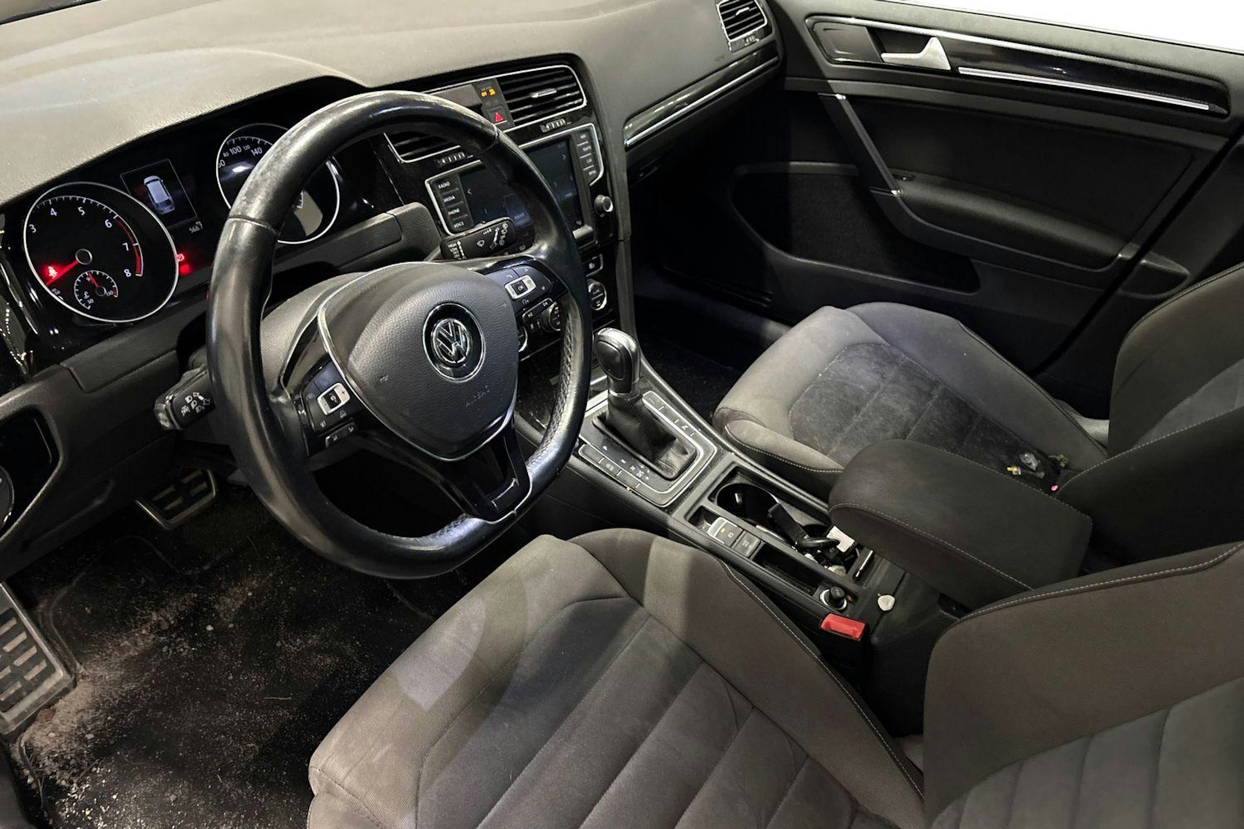 musta Volkswagen Golf 2015 kuva 3.