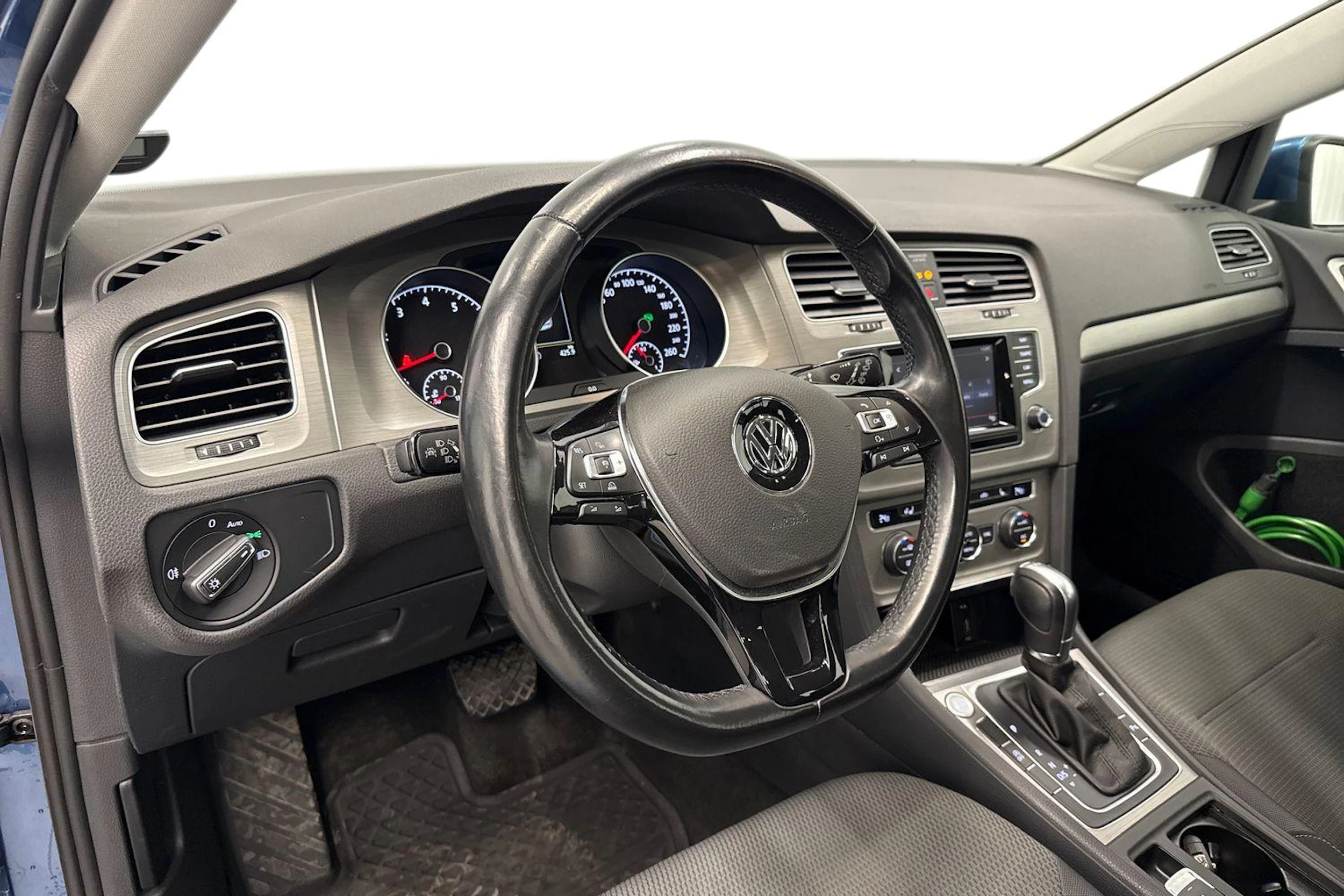 sininen Volkswagen Golf 2015 kuva 6.