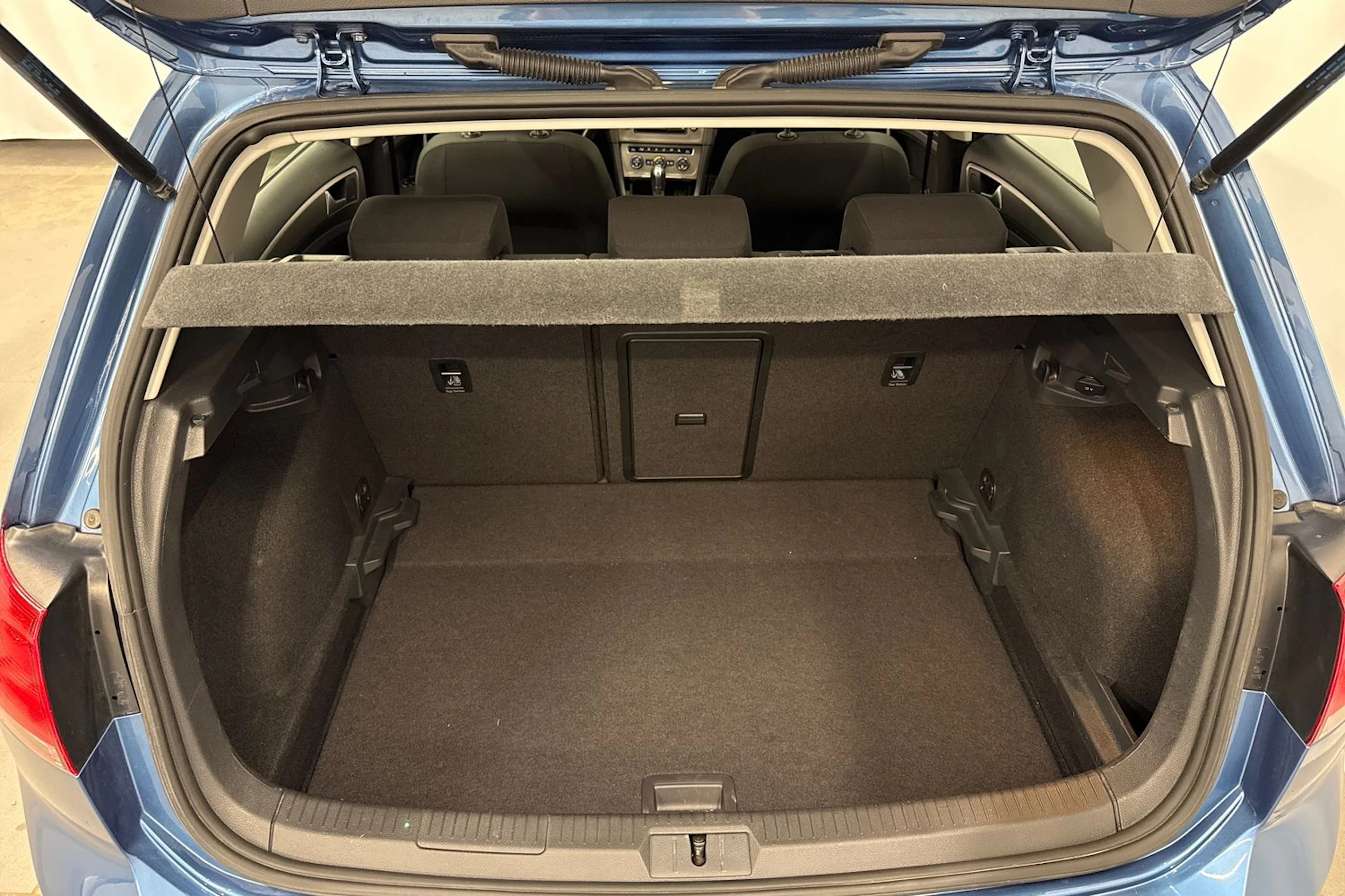 sininen Volkswagen Golf 2015 kuva 12.
