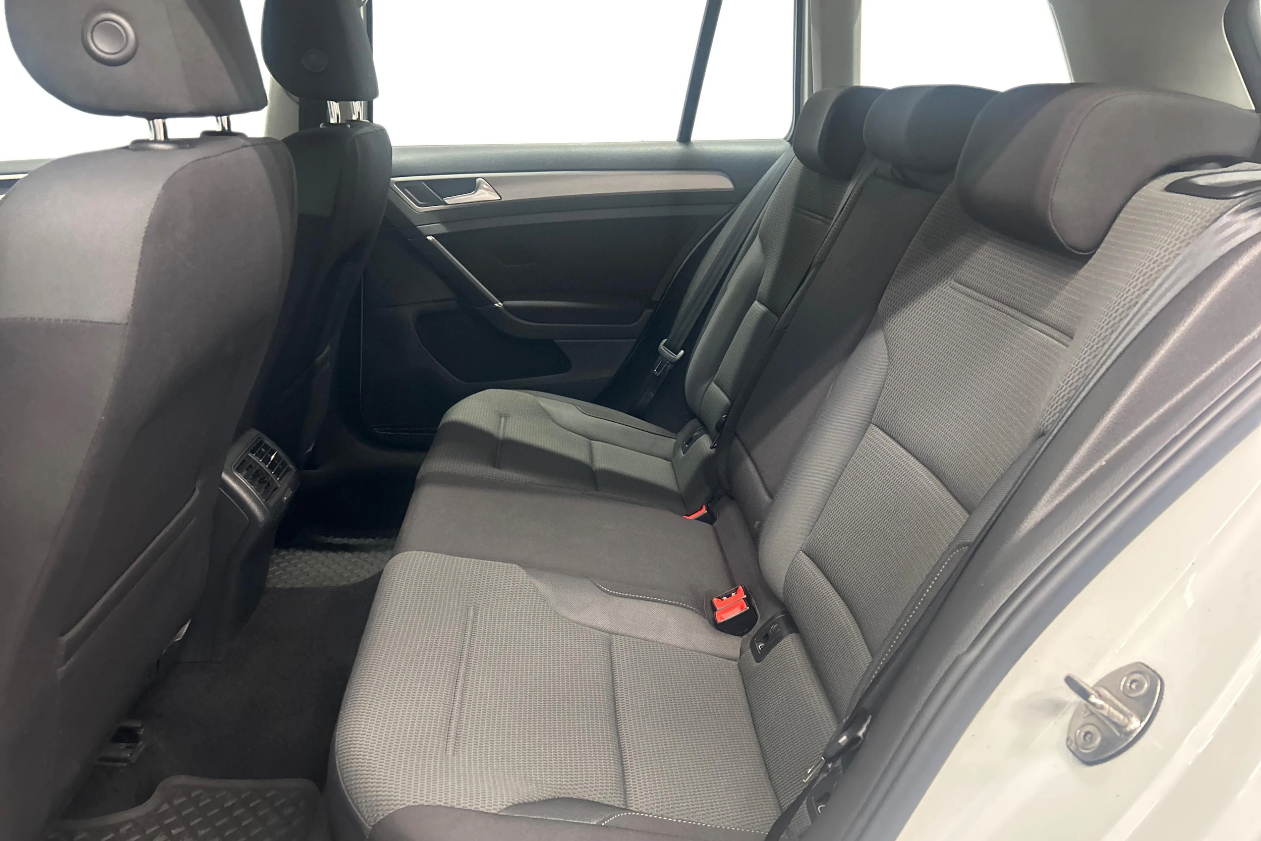 Valkoinen Volkswagen GOLF 2015 kuva 8.