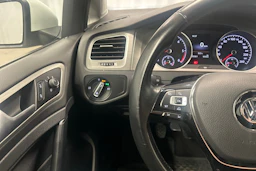 Valkoinen Volkswagen GOLF 2015 kuva 12.