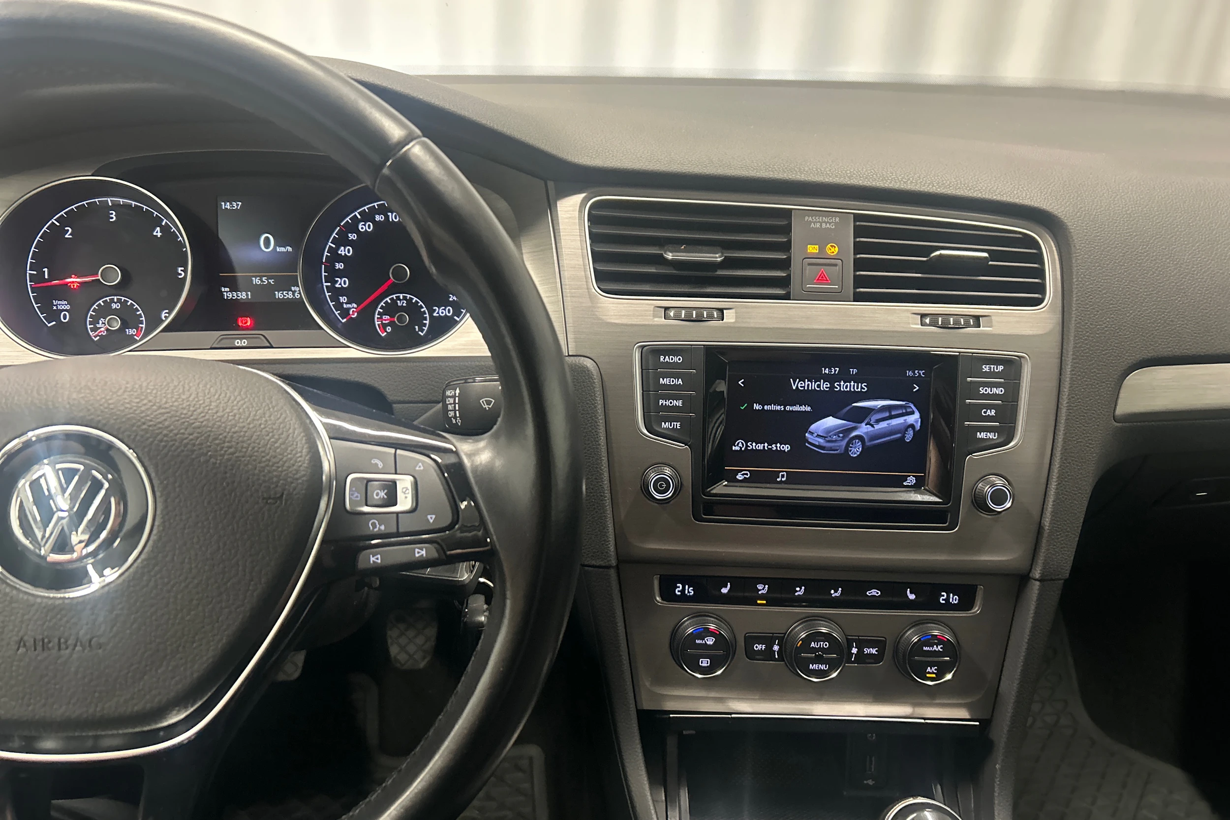 Valkoinen Volkswagen GOLF 2015 kuva 13.