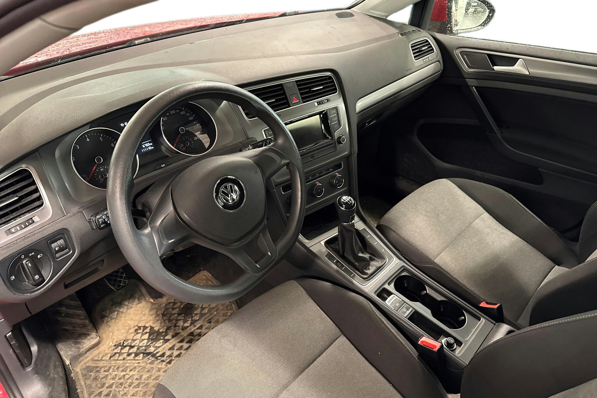 Punainen Volkswagen GOLF 2015 kuva 3.