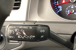 Punainen Volkswagen GOLF 2015 kuva 17.