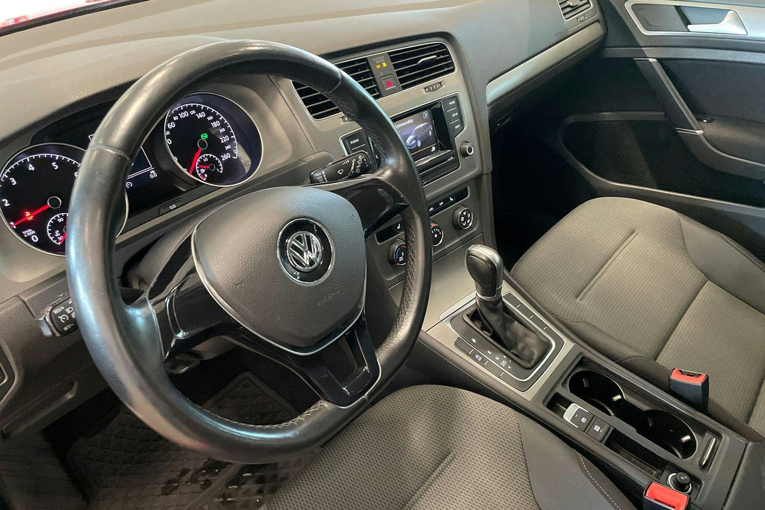 punainen Volkswagen Golf 2015 kuva 6.