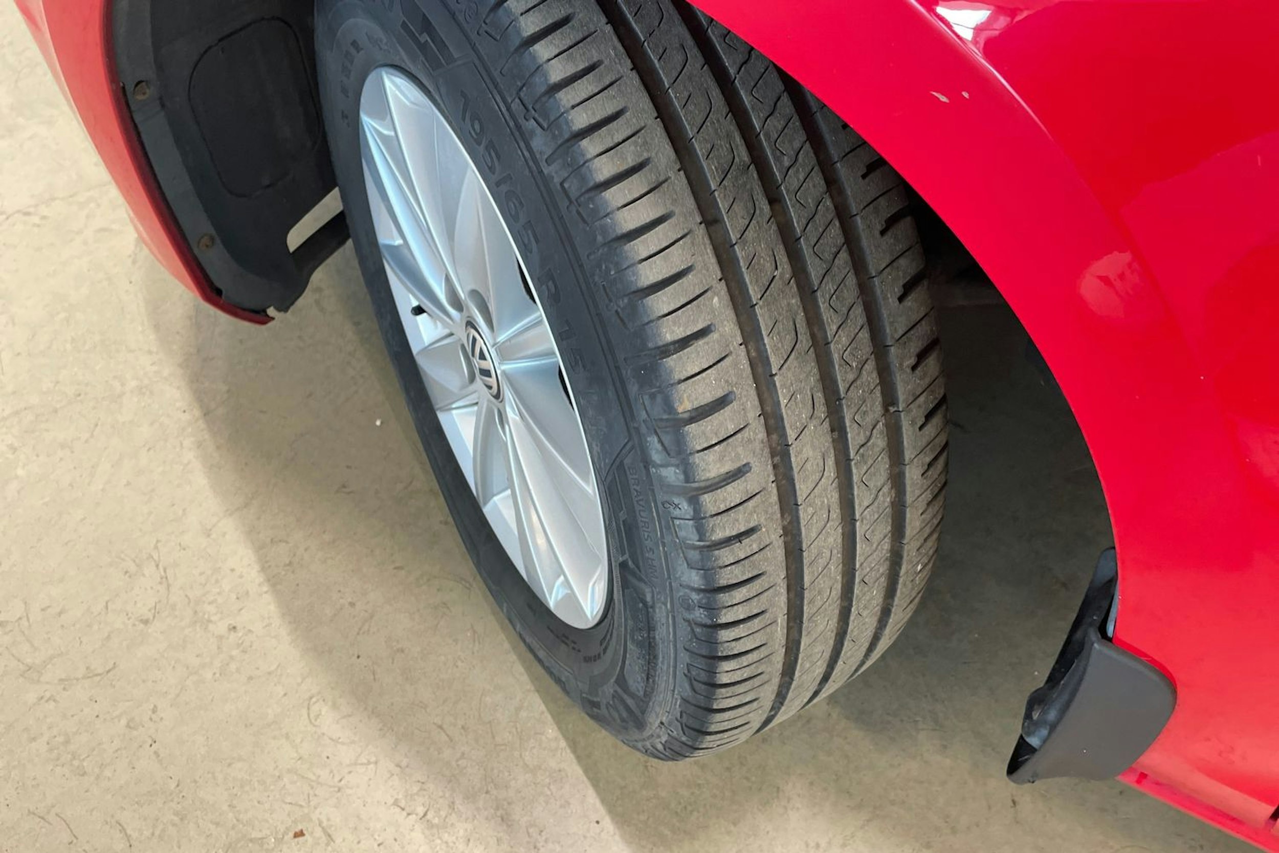punainen Volkswagen Golf 2015 kuva 10.