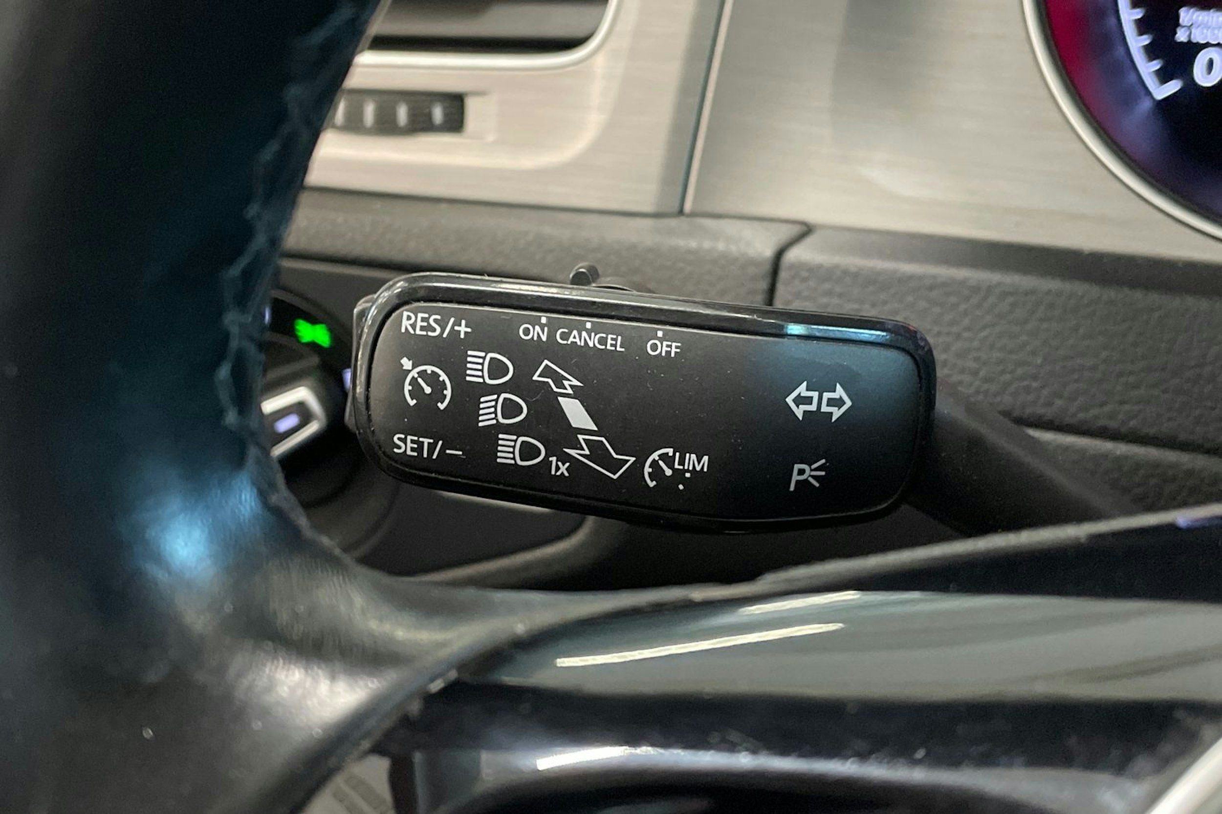 punainen Volkswagen Golf 2015 kuva 12.