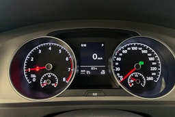 punainen Volkswagen Golf 2015 kuva 13.