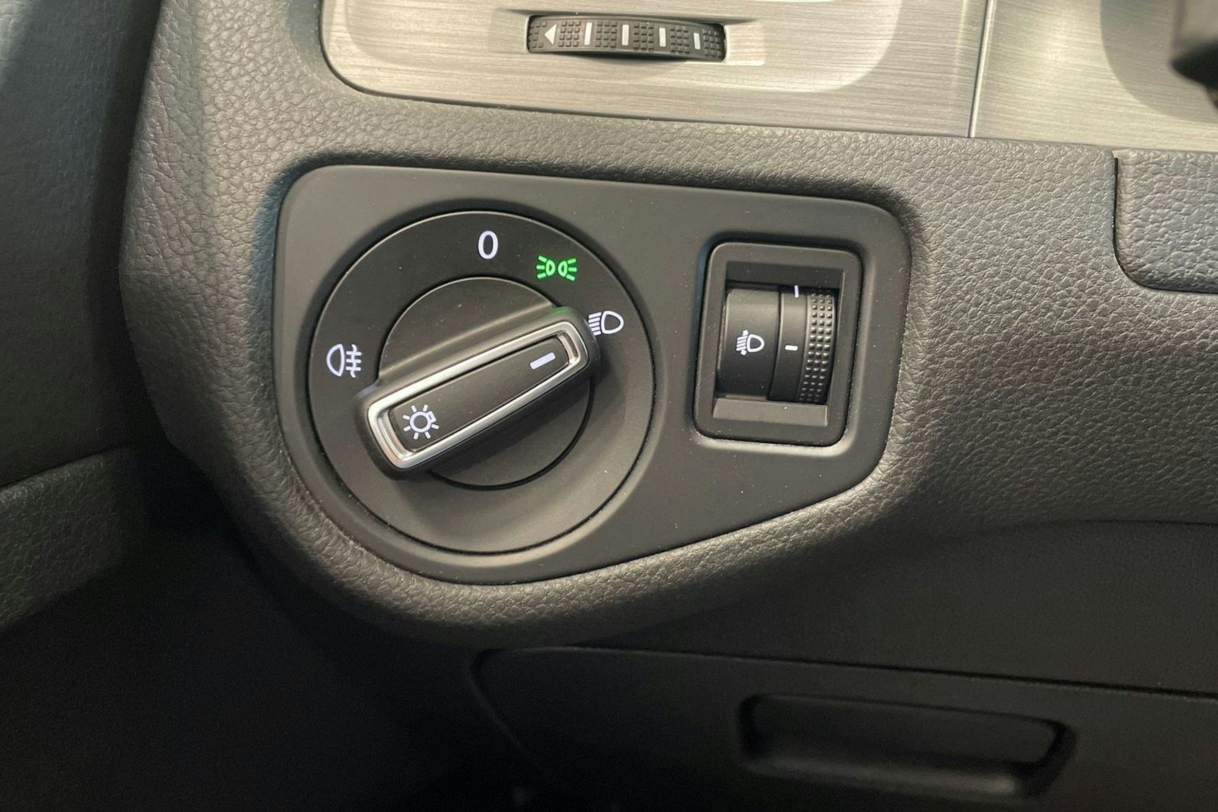 punainen Volkswagen Golf 2015 kuva 14.