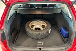 punainen Volkswagen Golf 2015 kuva 22.