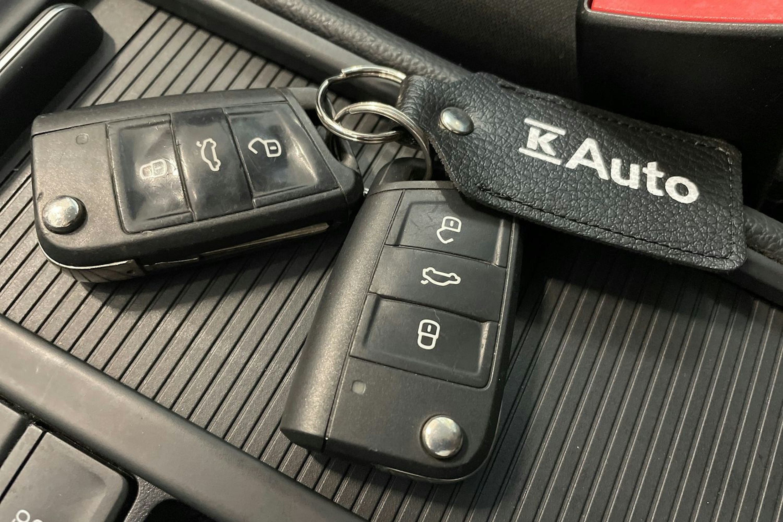 punainen Volkswagen Golf 2015 kuva 24.
