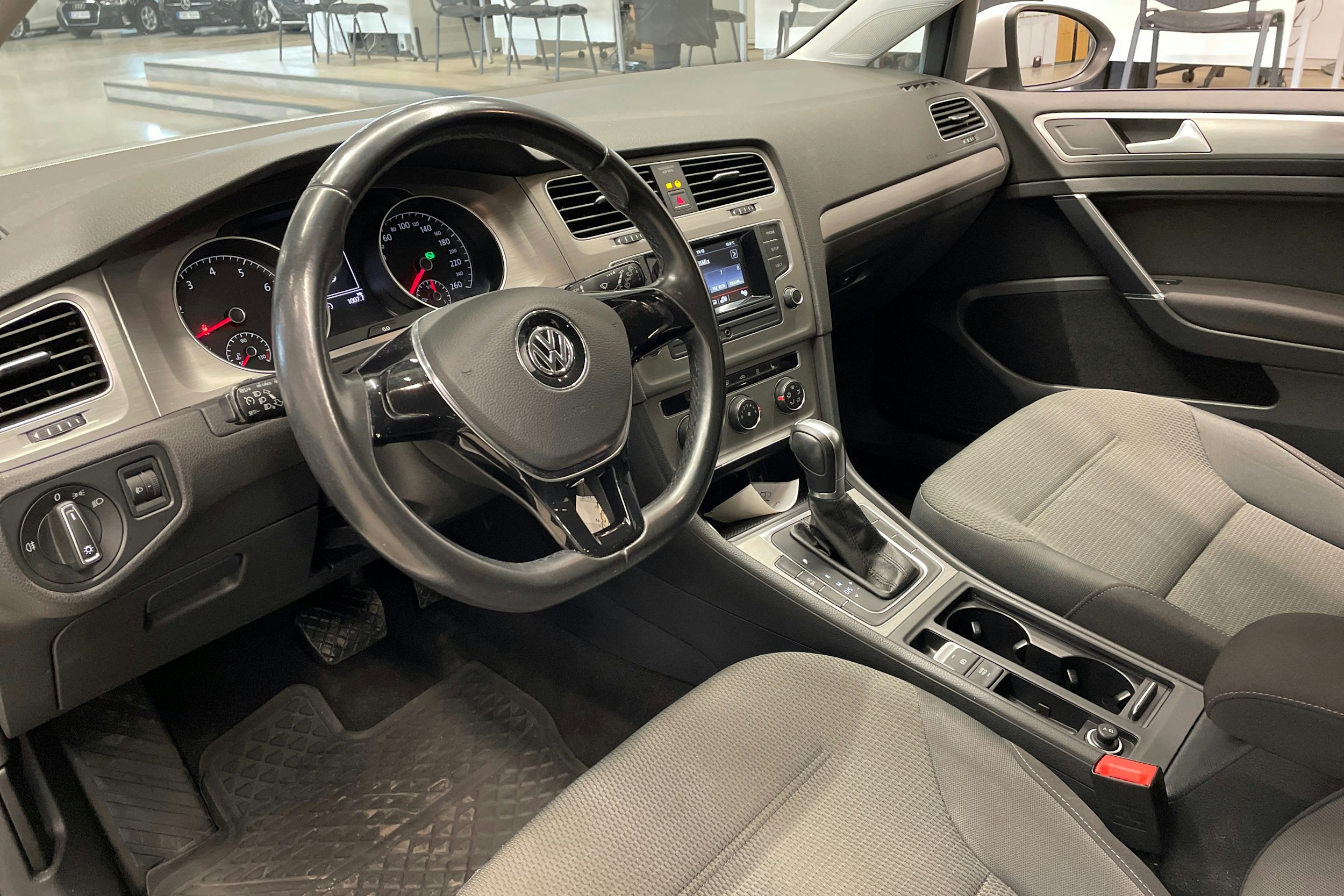 valkoinen Volkswagen Golf 2015 kuva 25.