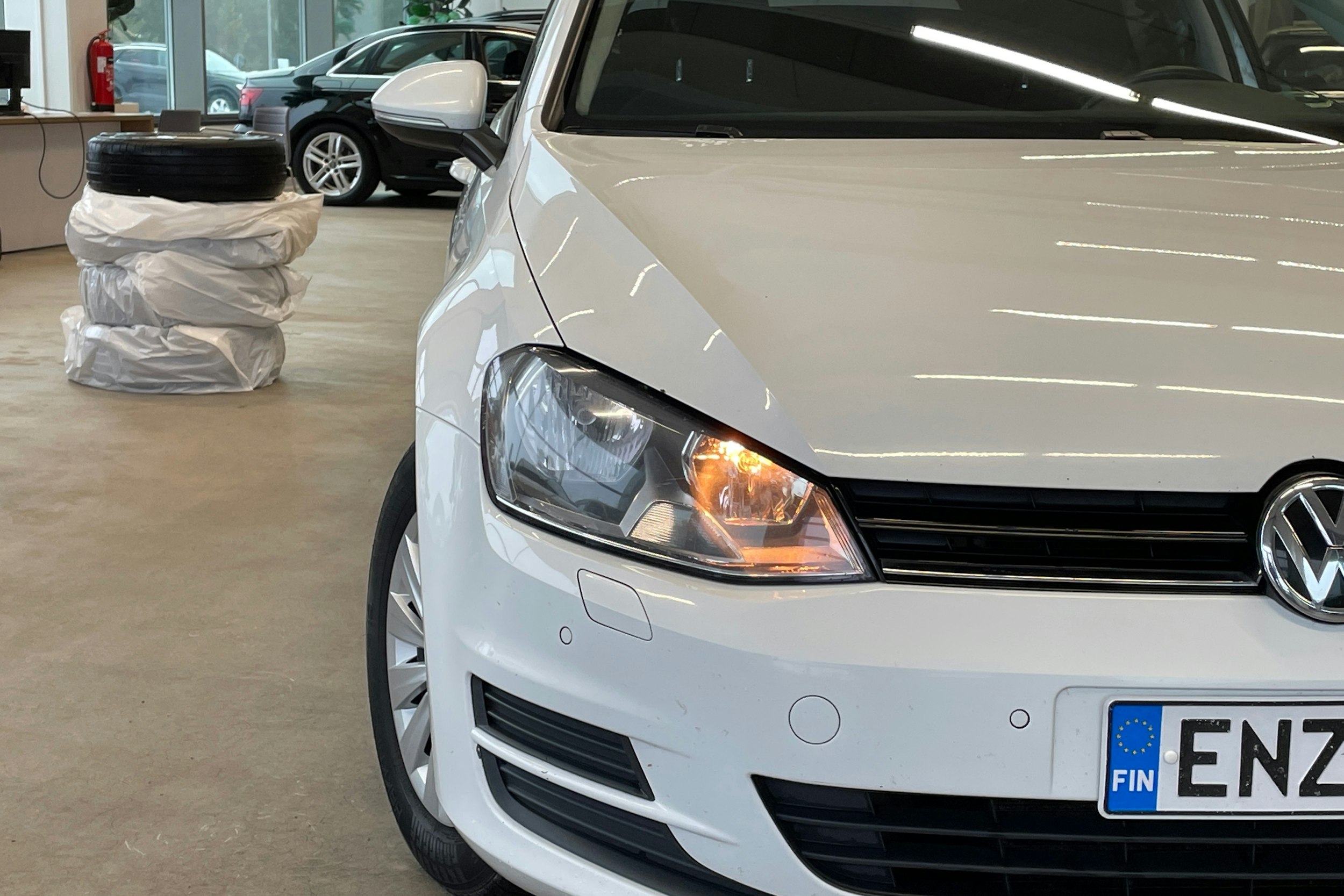 valkoinen Volkswagen Golf 2015 kuva 15.