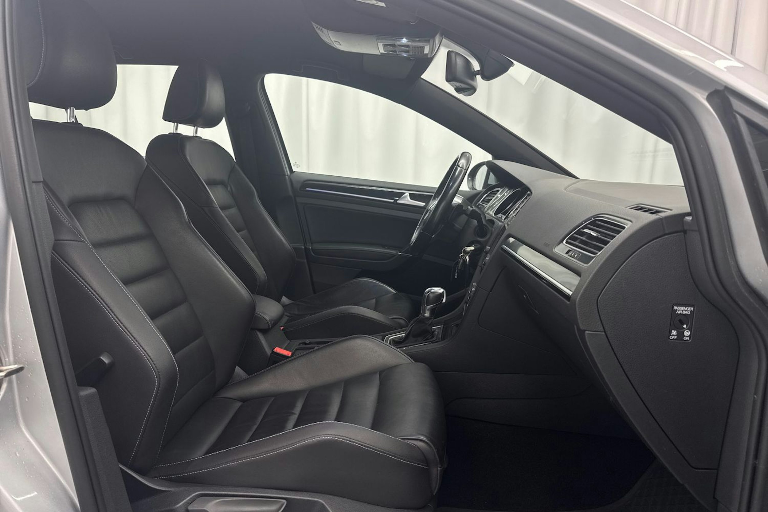 harmaa Volkswagen Golf 2015 kuva 13.