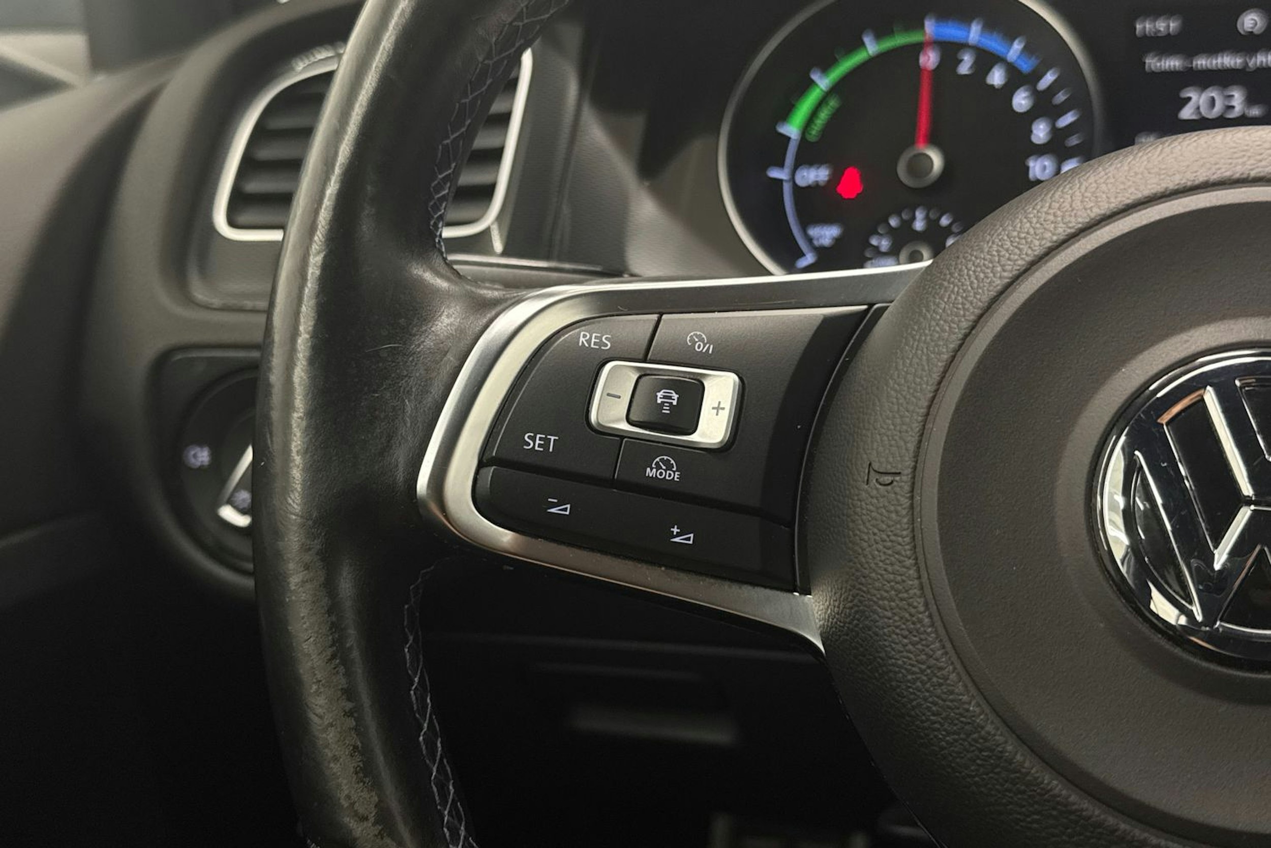 harmaa Volkswagen Golf 2015 kuva 16.