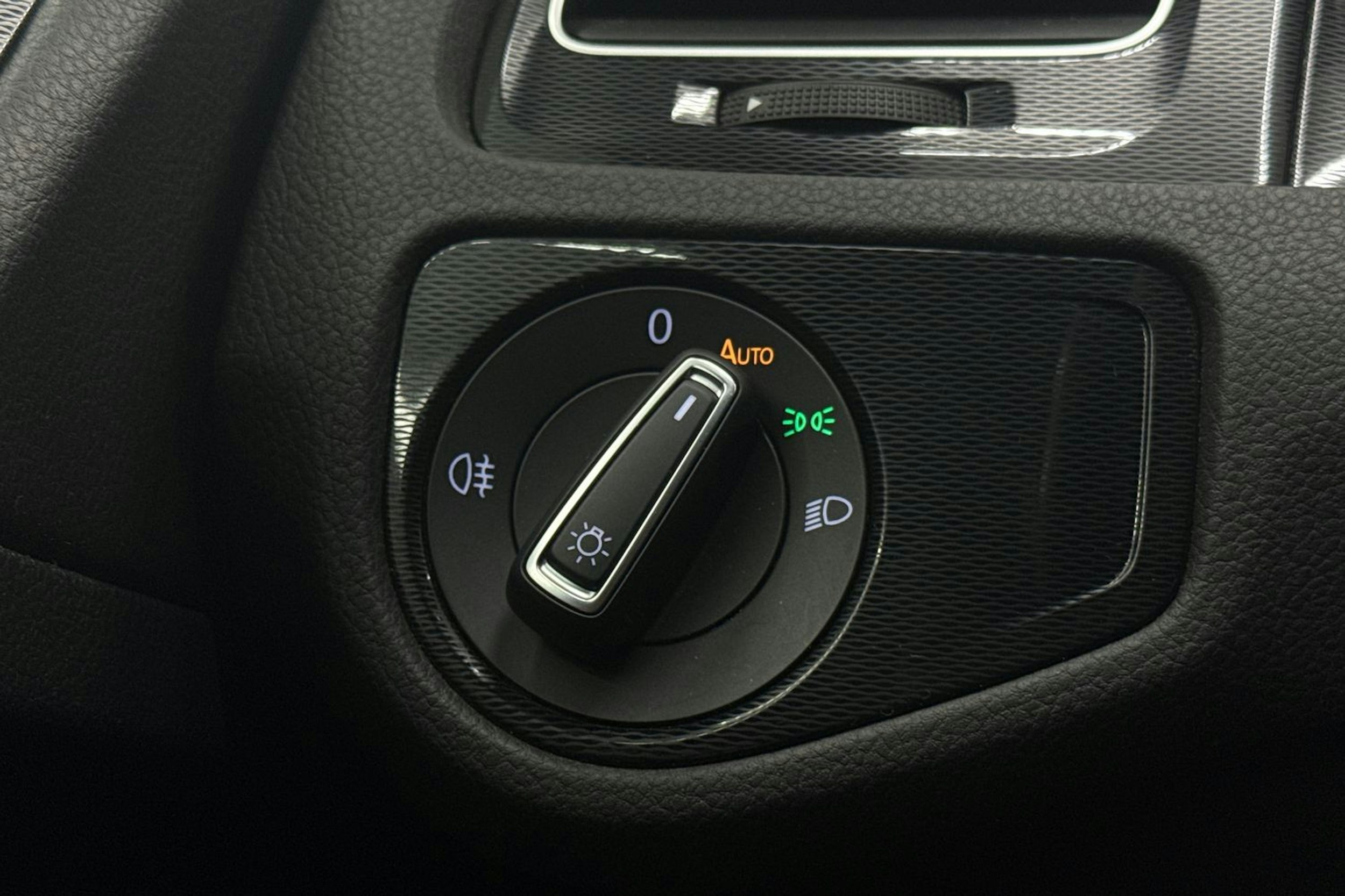 harmaa Volkswagen Golf 2015 kuva 19.