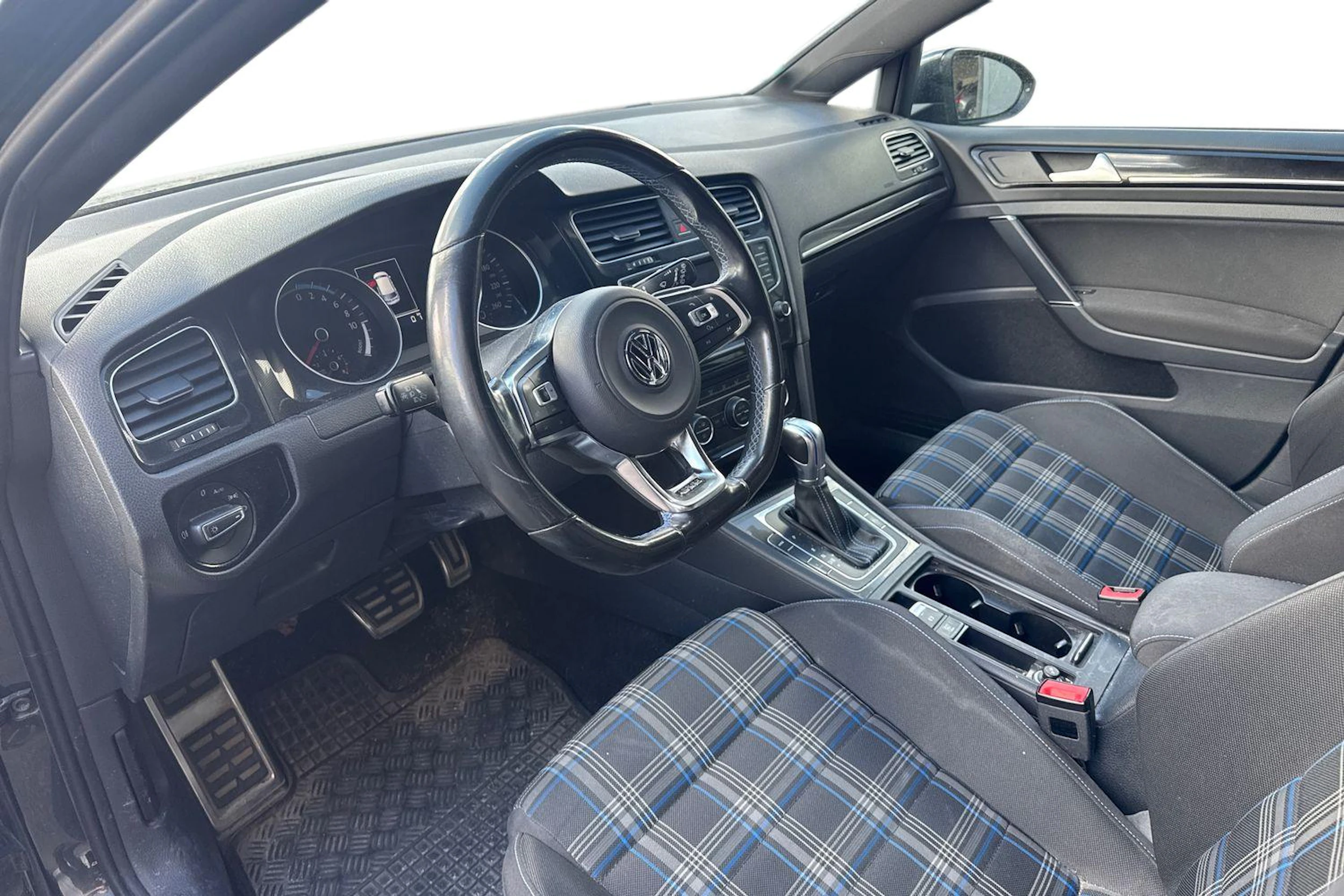 musta Volkswagen Golf 2015 kuva 3.