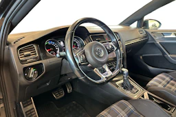 musta Volkswagen Golf 2015 kuva 6.