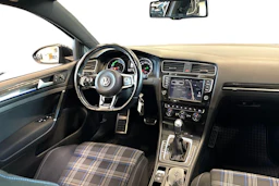 musta Volkswagen Golf 2015 kuva 7.